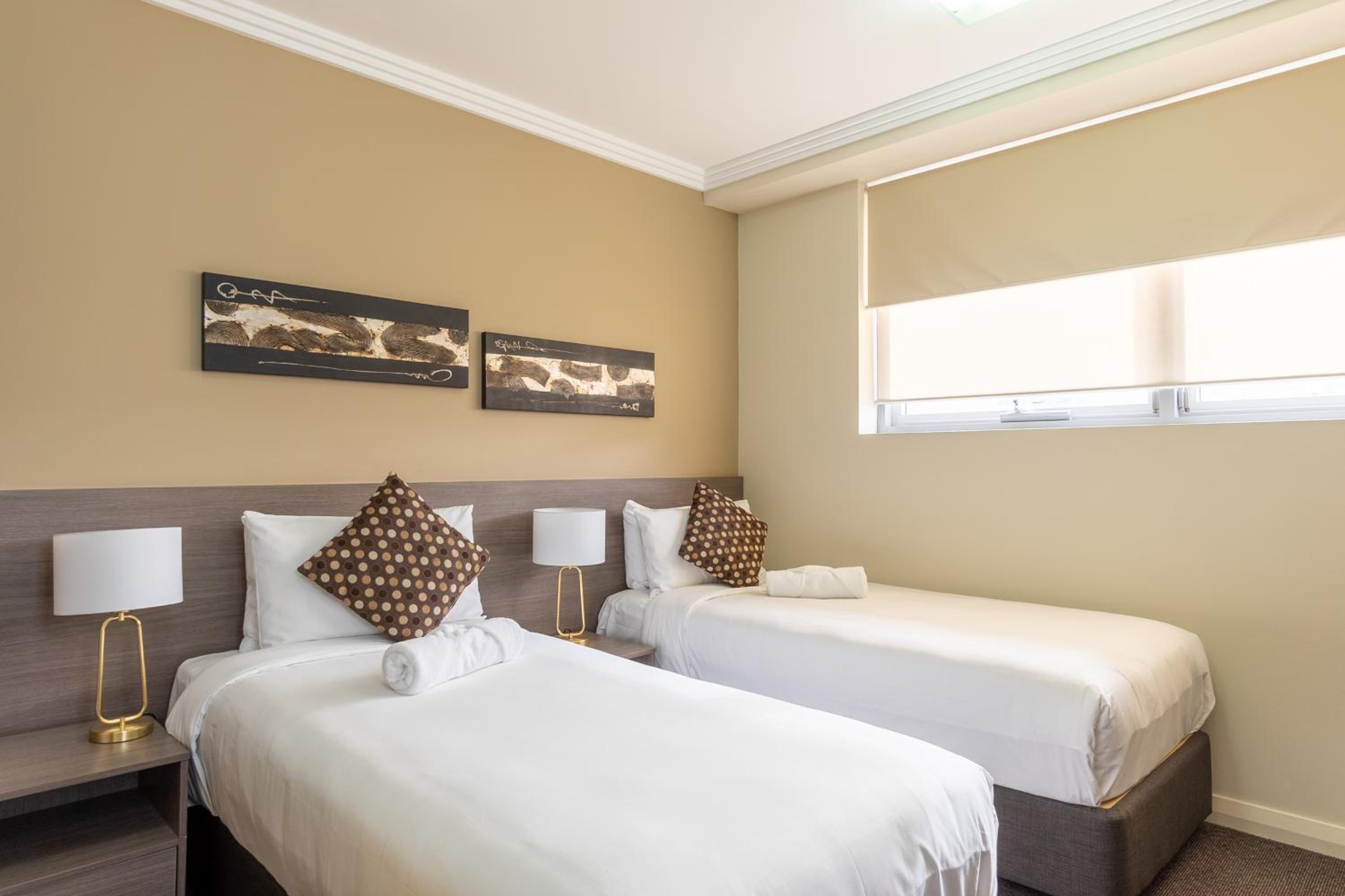 Standard Twin Room thumbnail 6