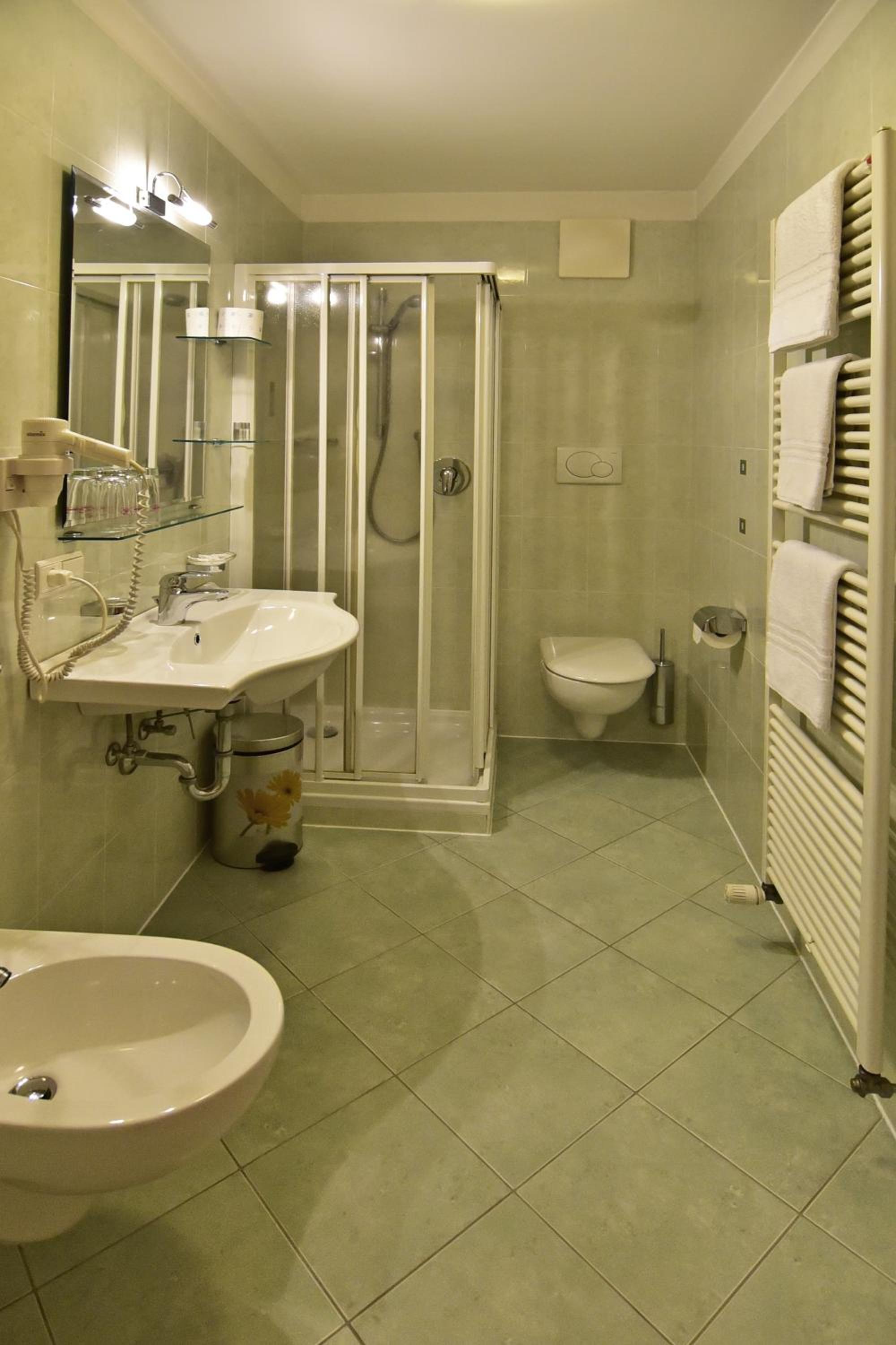 Double Room with Balcony (3 Adults) photo 2