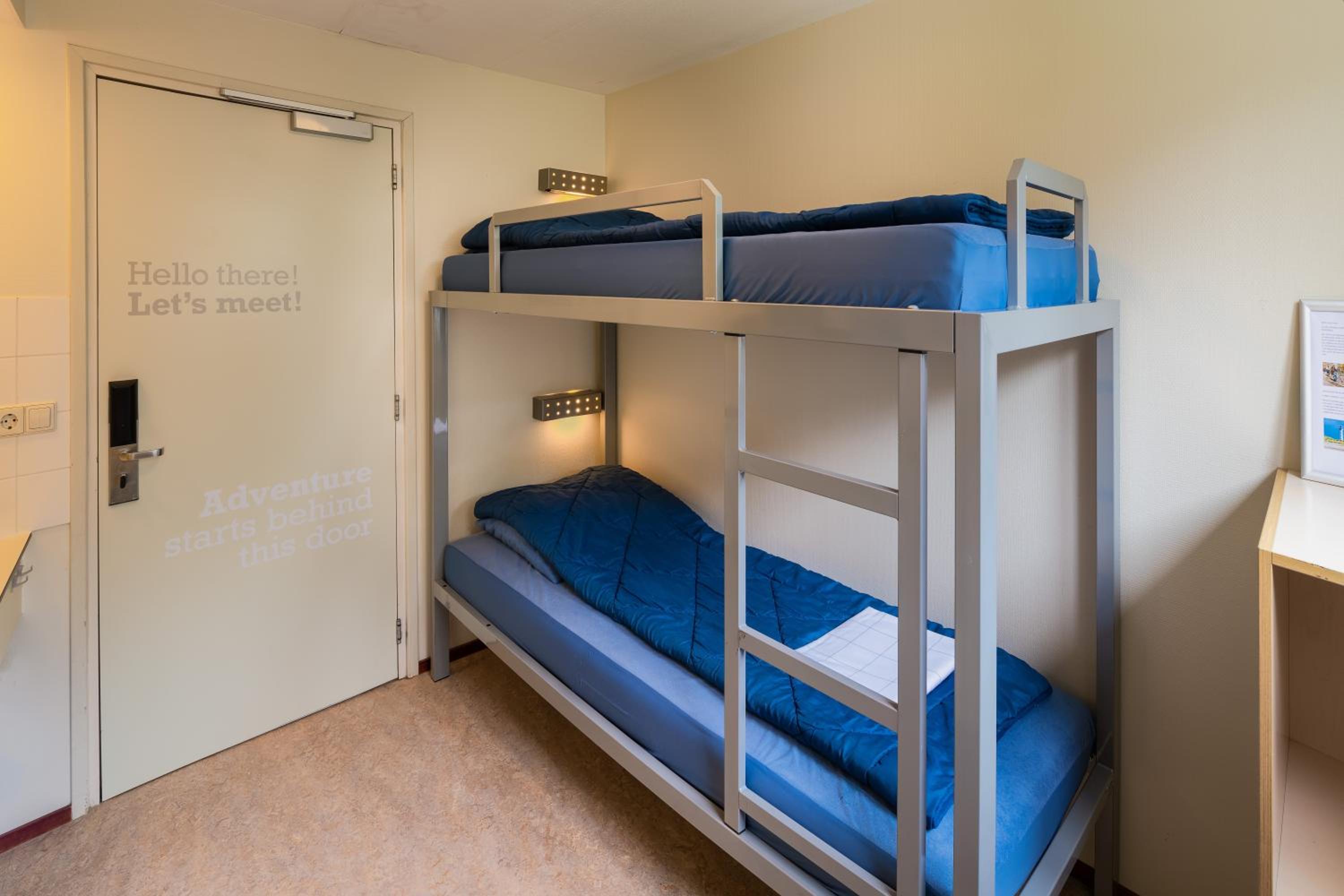 Budget Twin with Bunk Beds and Private Bathroom with Shower photo 3