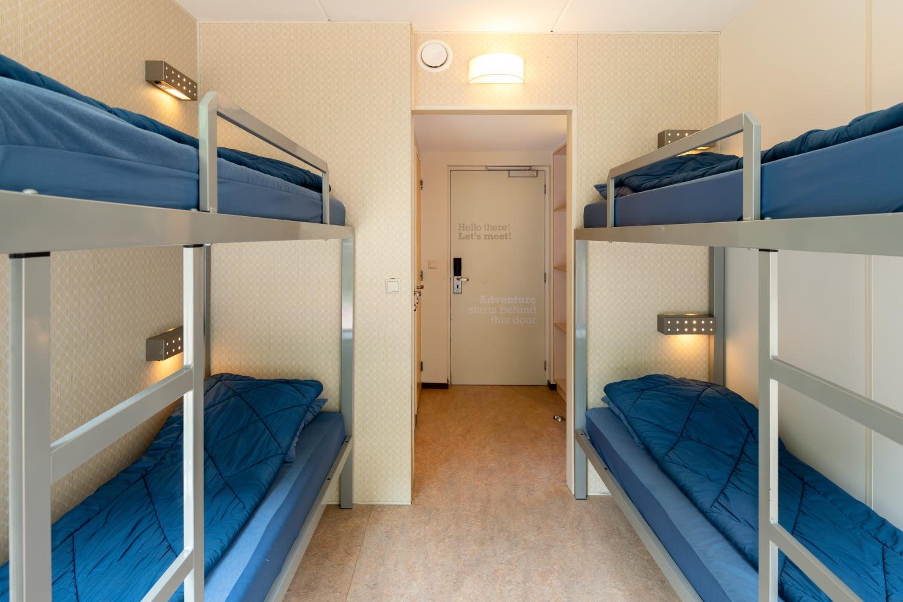 Bed in 4-Bed Male Dormitory Room photo 2