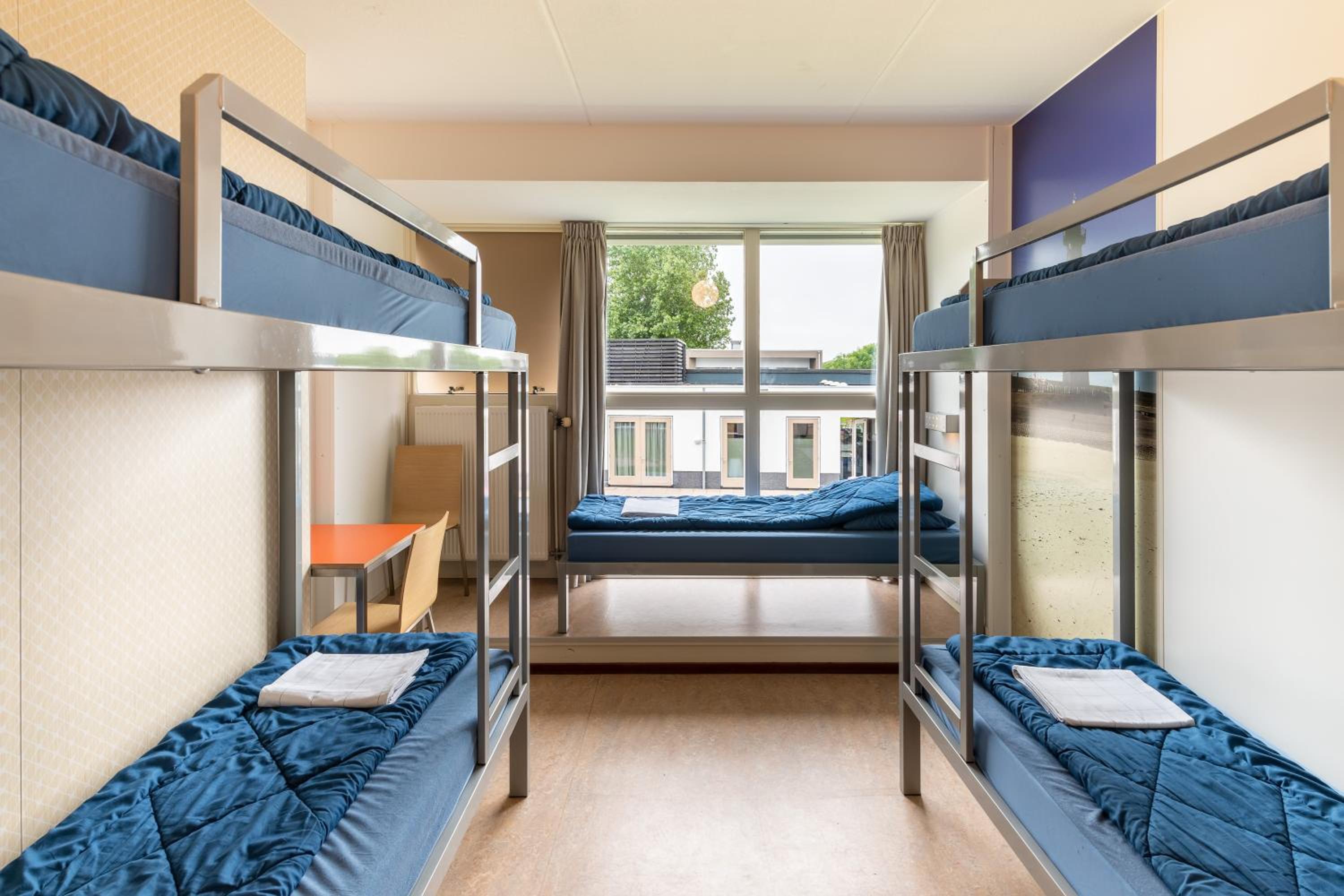 Five Person Room with Private Bathroom and Shower photo 1
