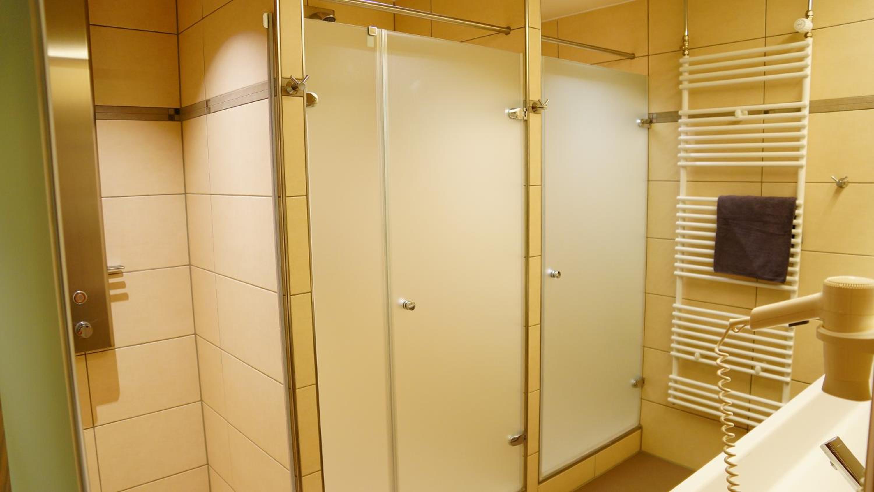 Twin Room with Shared Bathroom photo 3