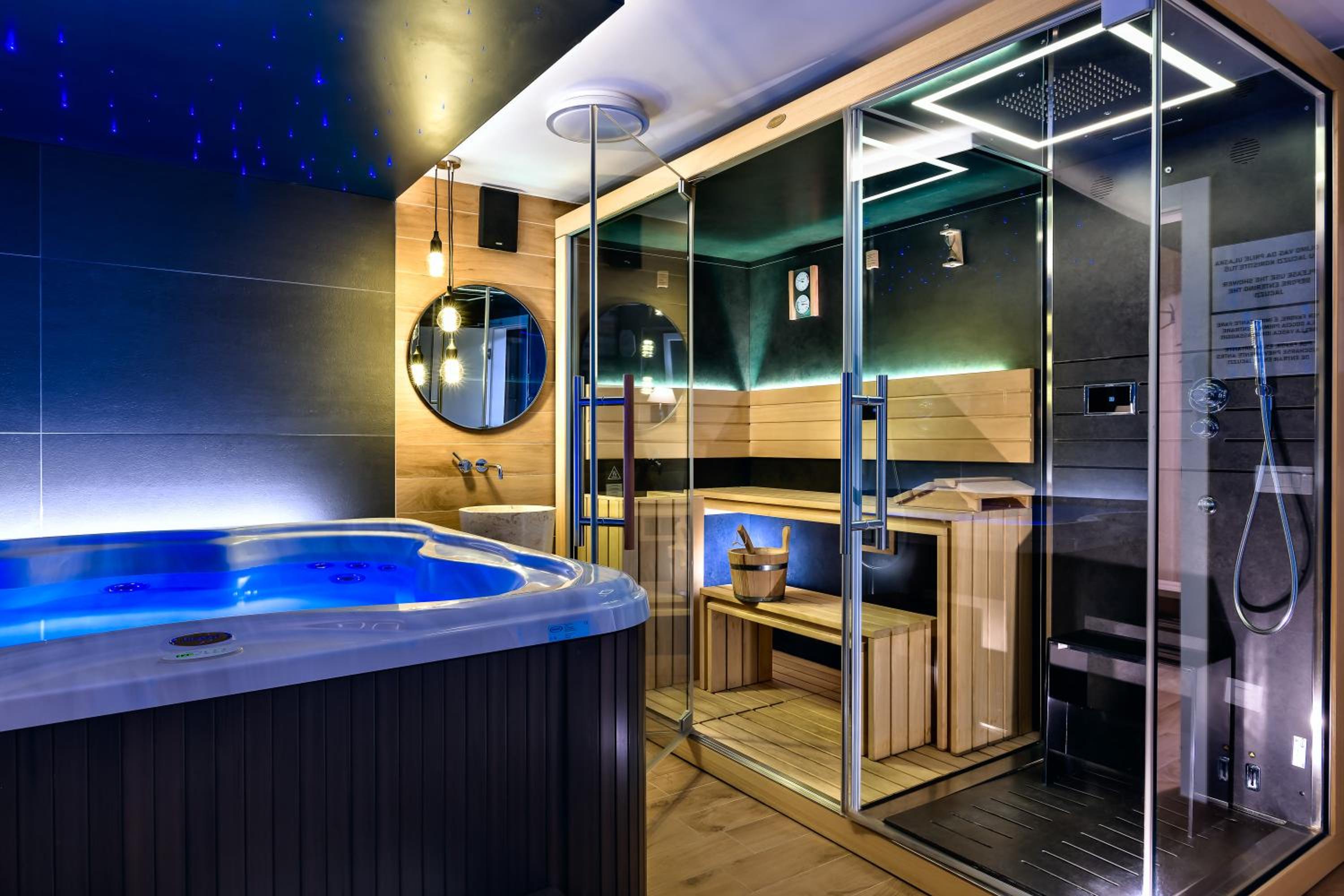 King Suite with Spa Bath - Photo 12