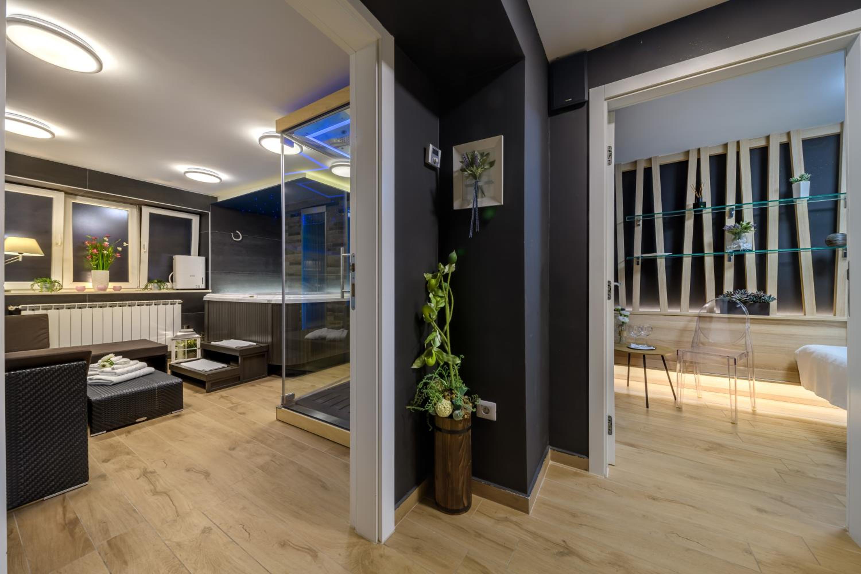 King Suite with Spa Bath - Photo 10