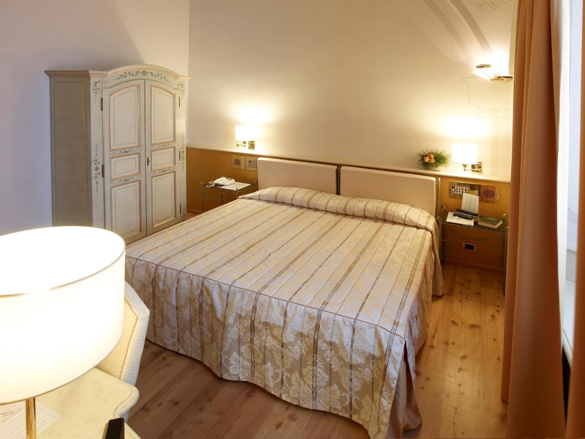 Double or Twin Room - Photo 6