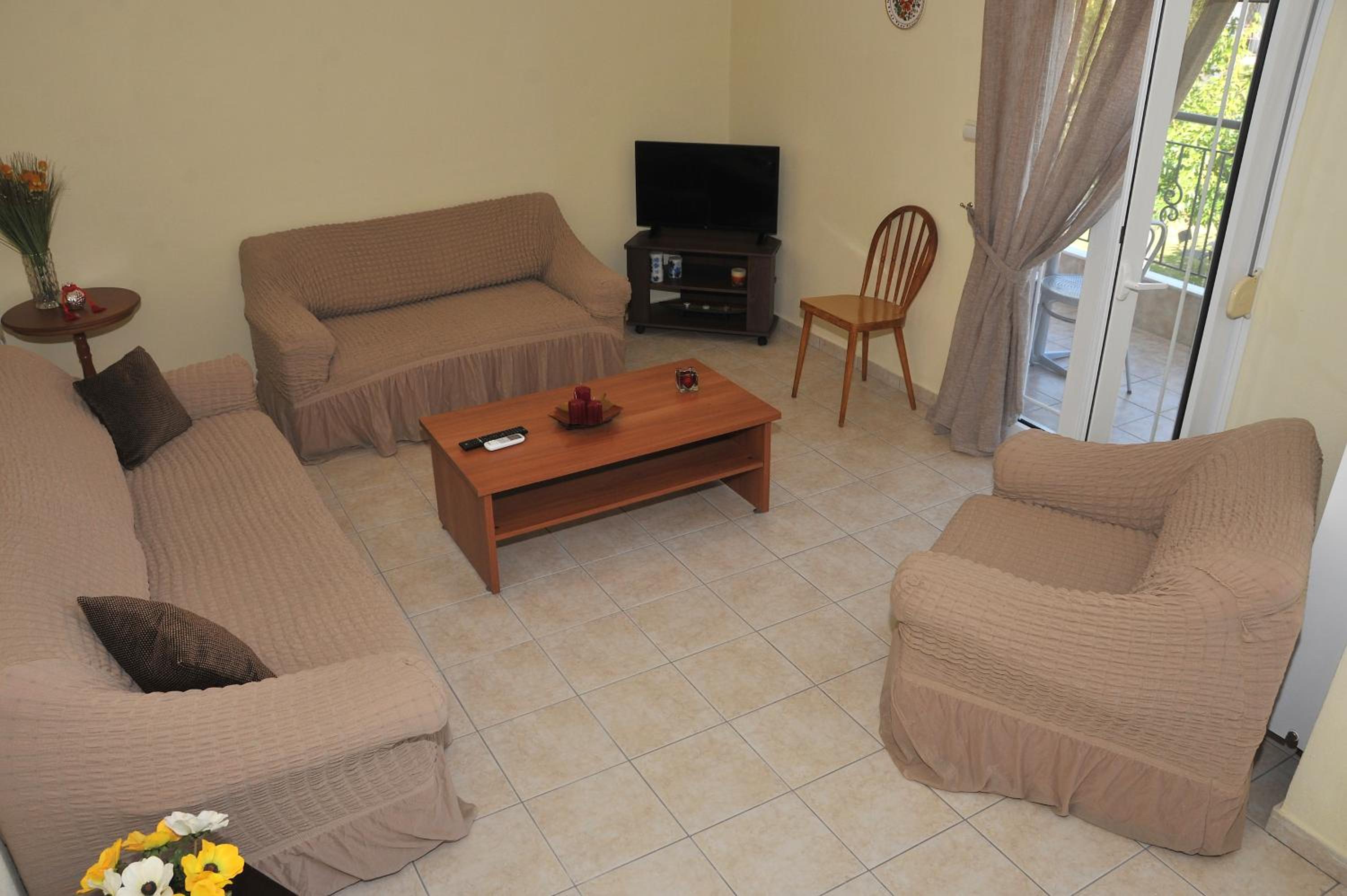 Three-Bedroom Apartment - Photo 21