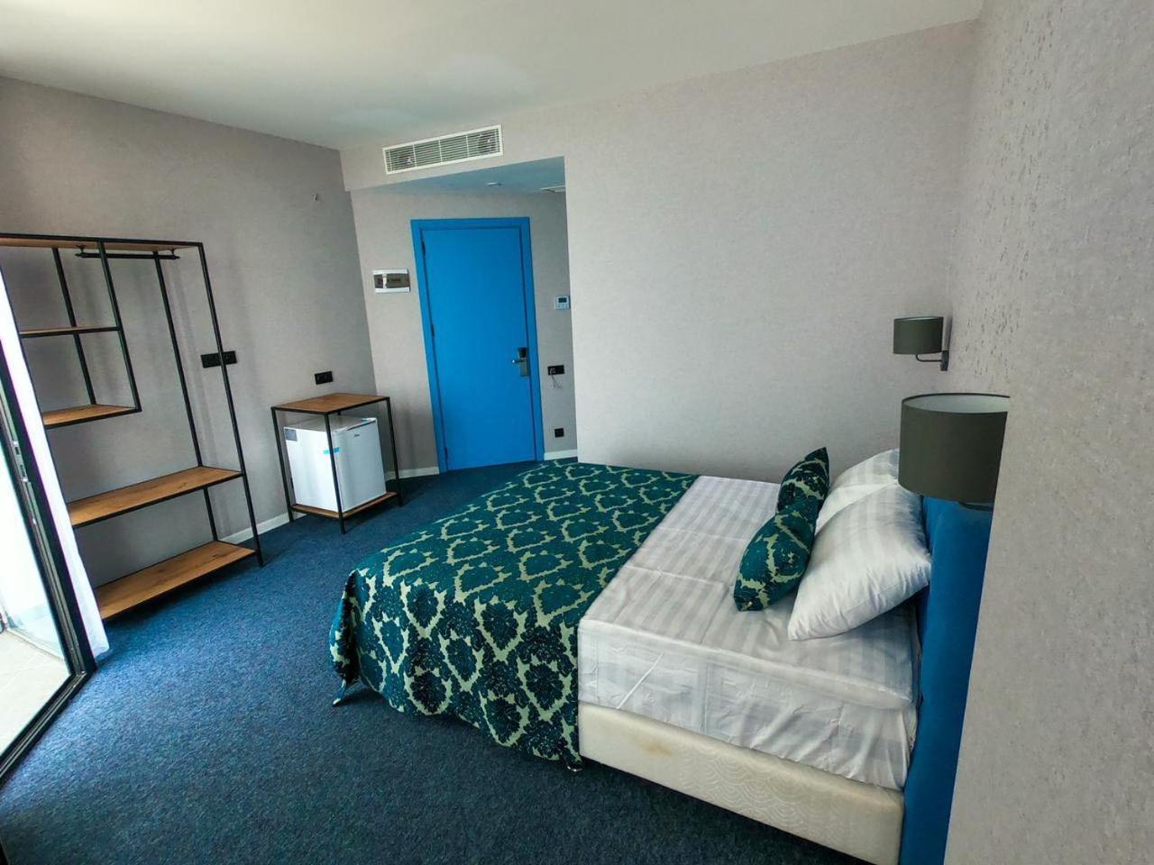 Deluxe Double Room with Sea View - Photo 10