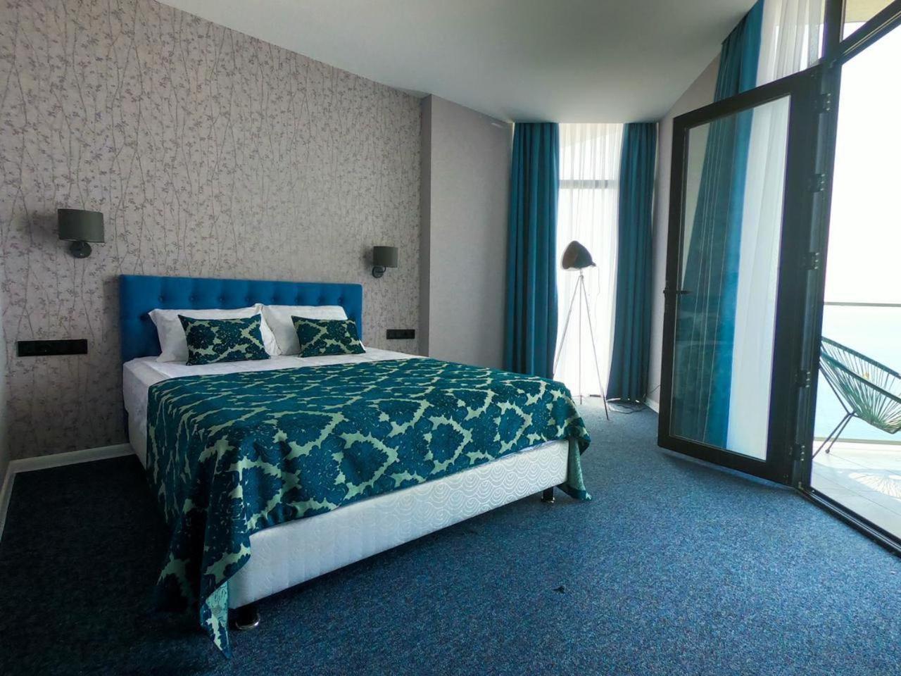 Deluxe Double Room with Sea View - Photo 12