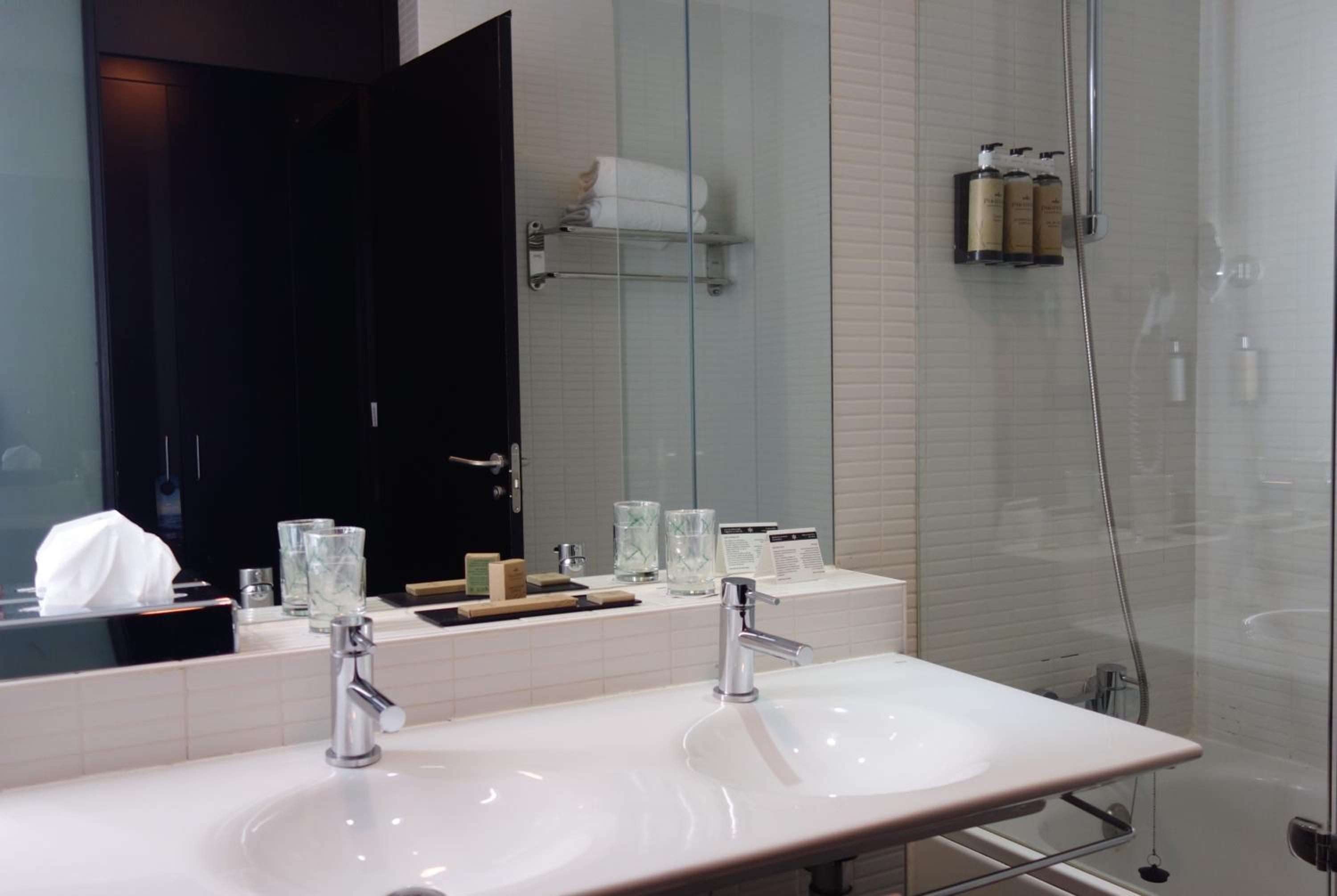 Standard Double Room - Photo 10
