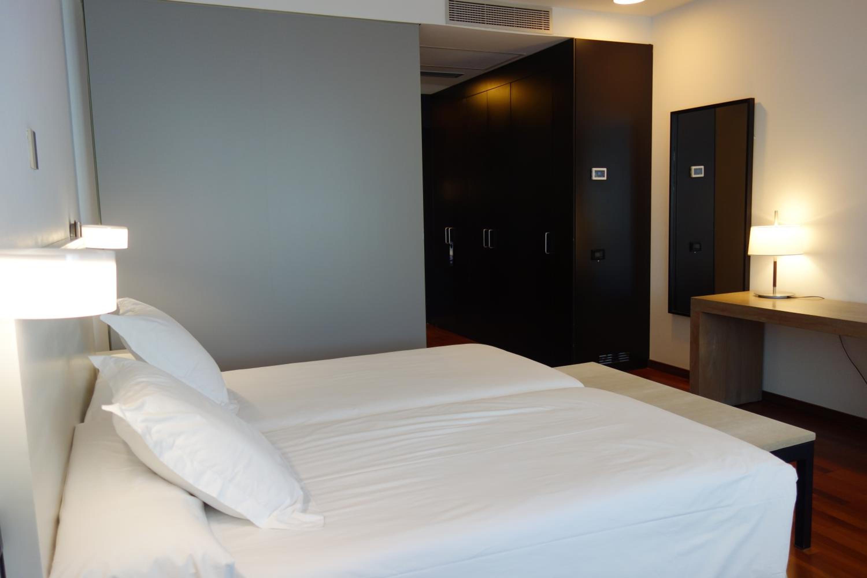 Standard Double Room - Photo 15