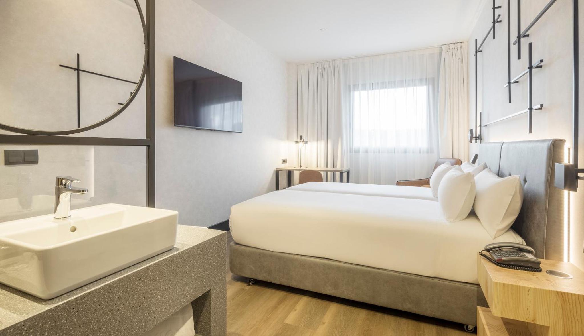 Double Room - Photo 6
