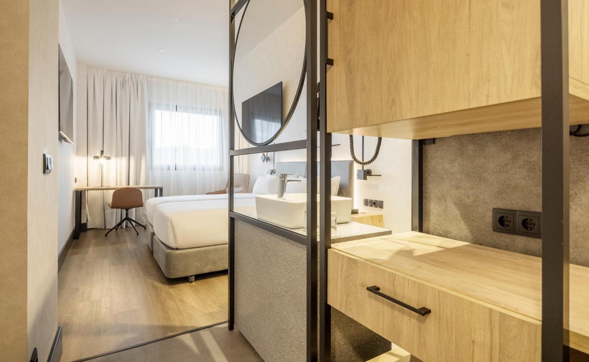 Double Room - Photo 7