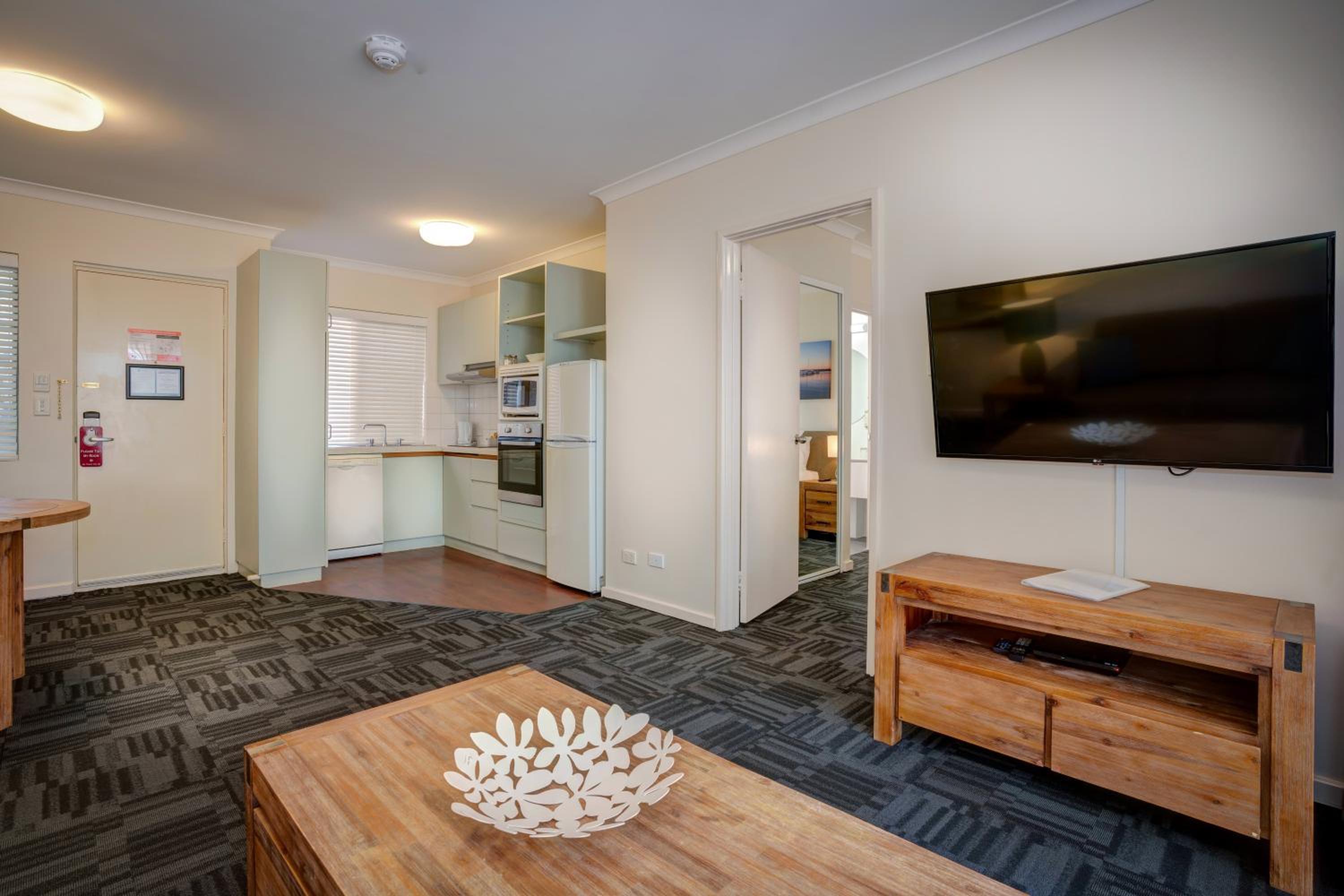 One-Bedroom Apartment thumbnail 6