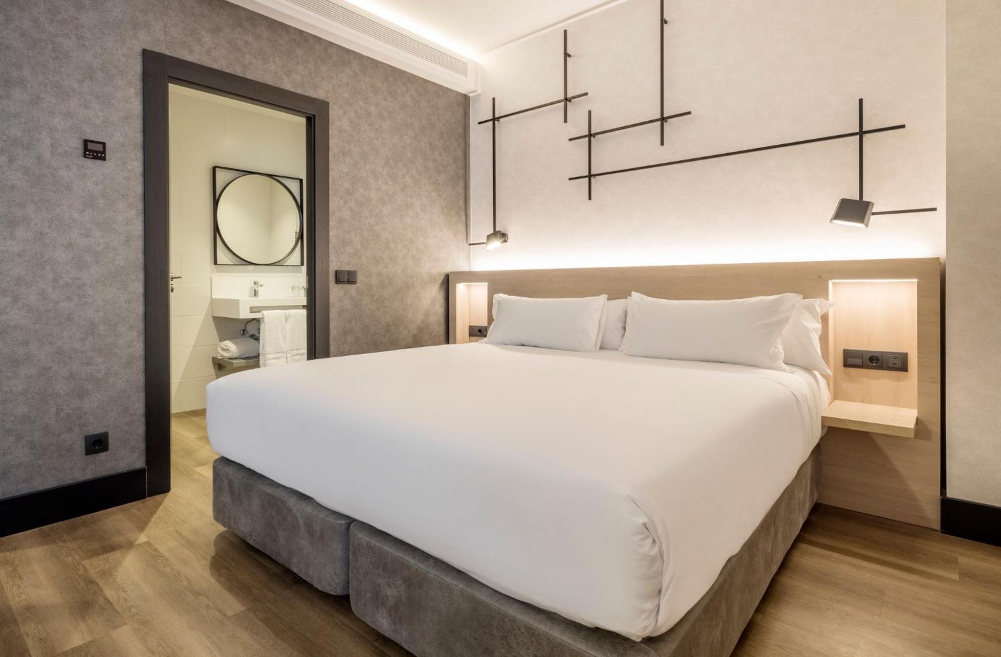 Deluxe Room - Photo 6