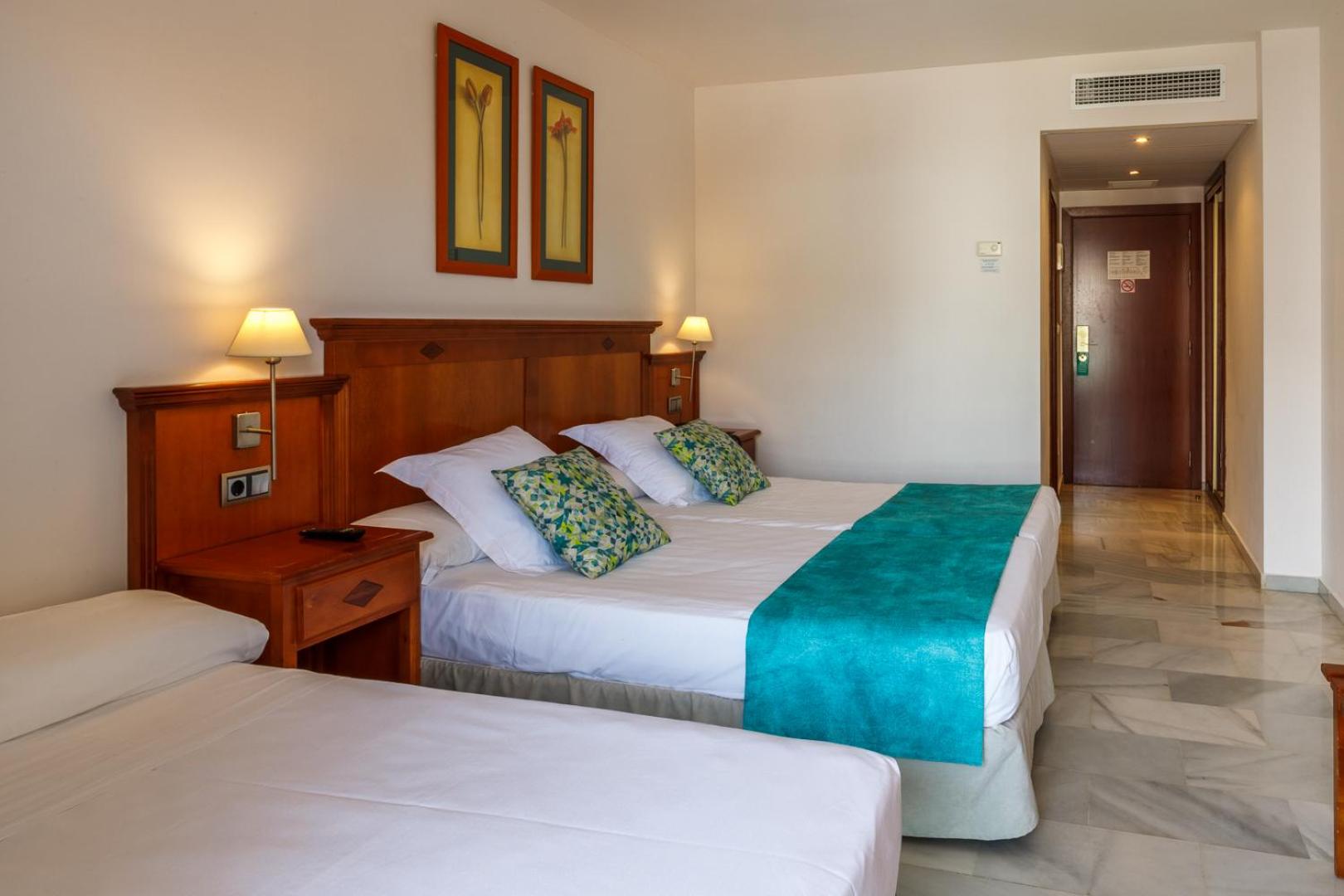 Double or Twin Room with Balcony - Photo 5