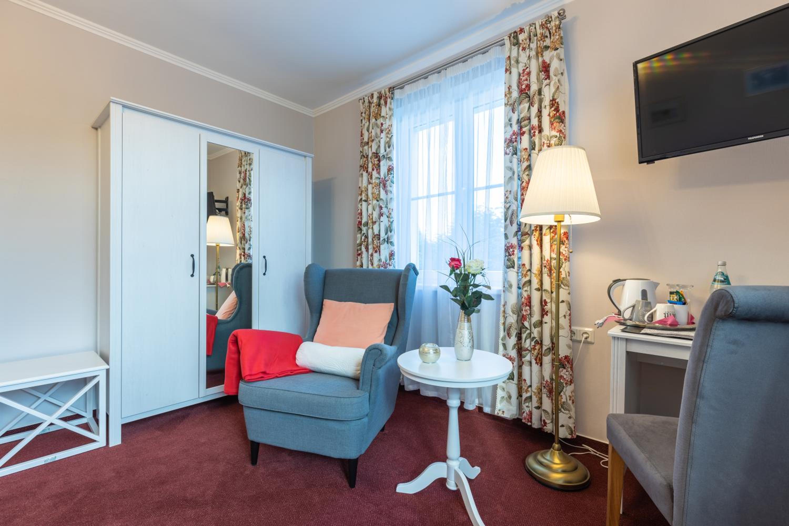 Deluxe Double Room with Shower photo 3