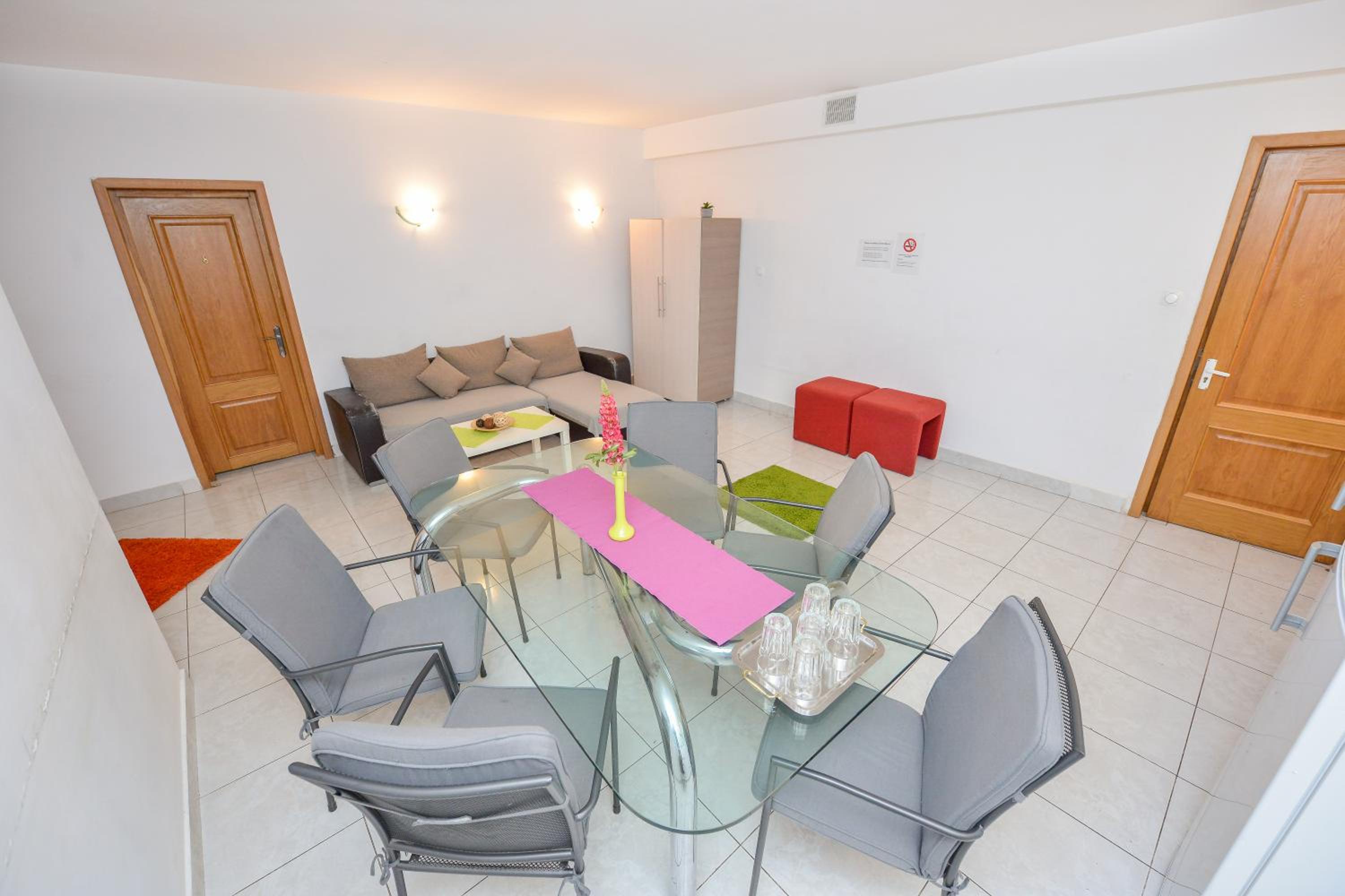 Apartment with Terrace - Photo 2