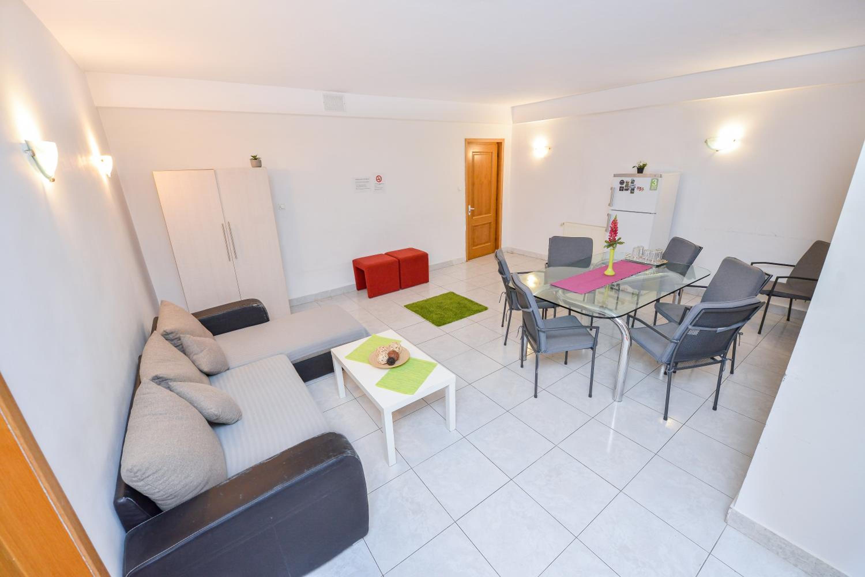 Apartment with Terrace - Photo 9