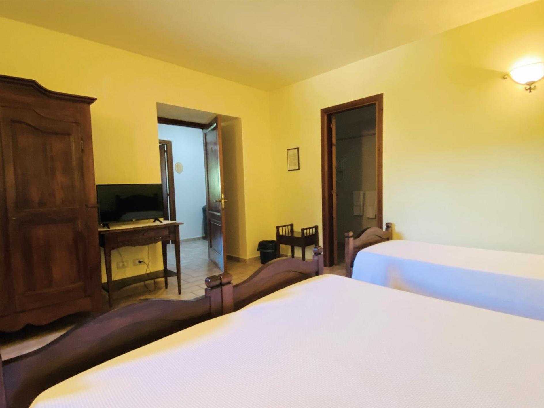 Double Room - Photo 2