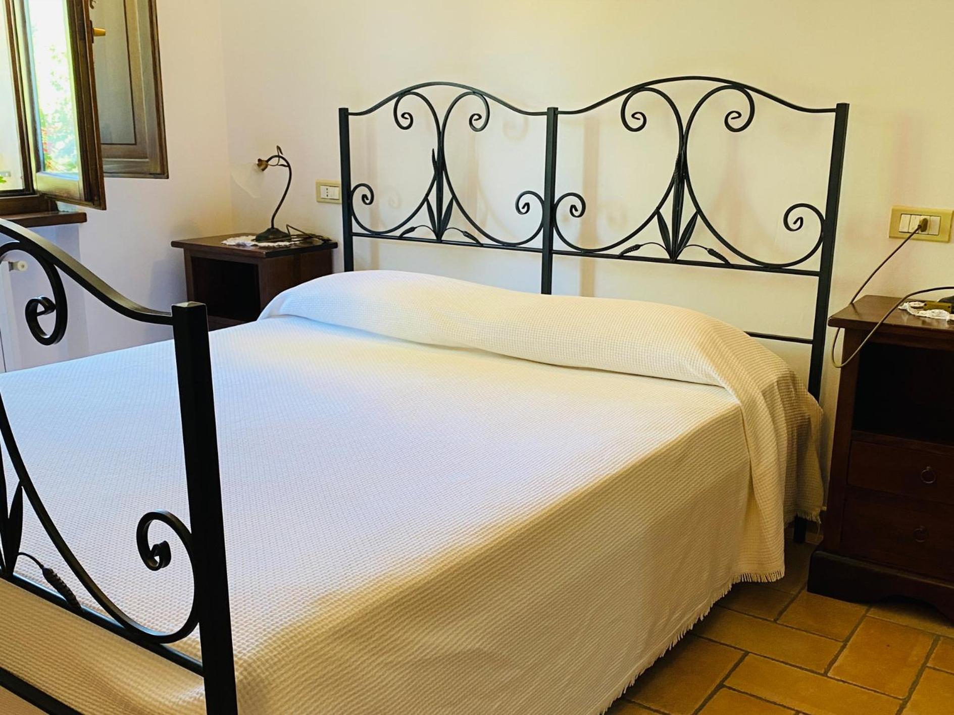 Double Room - Photo 7