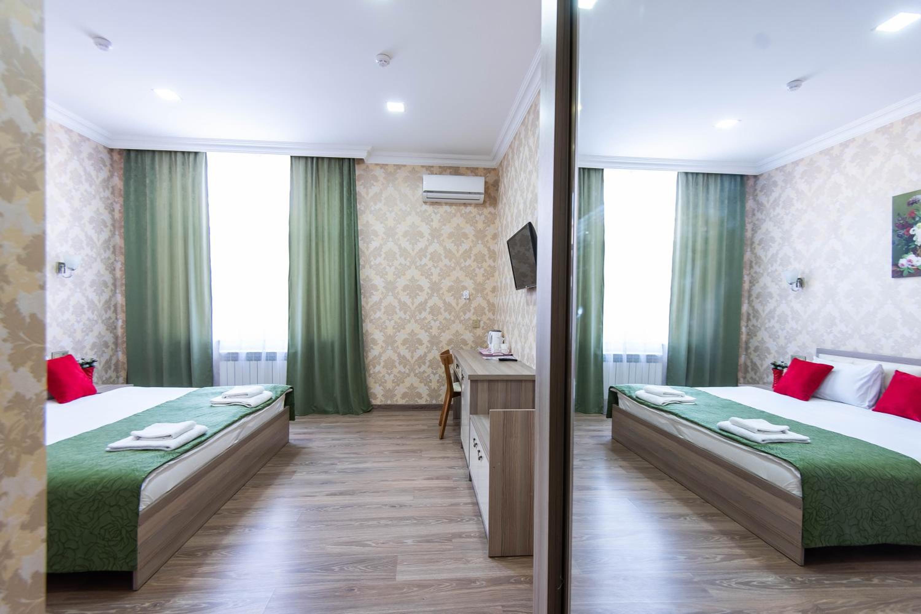 Standard Queen Room