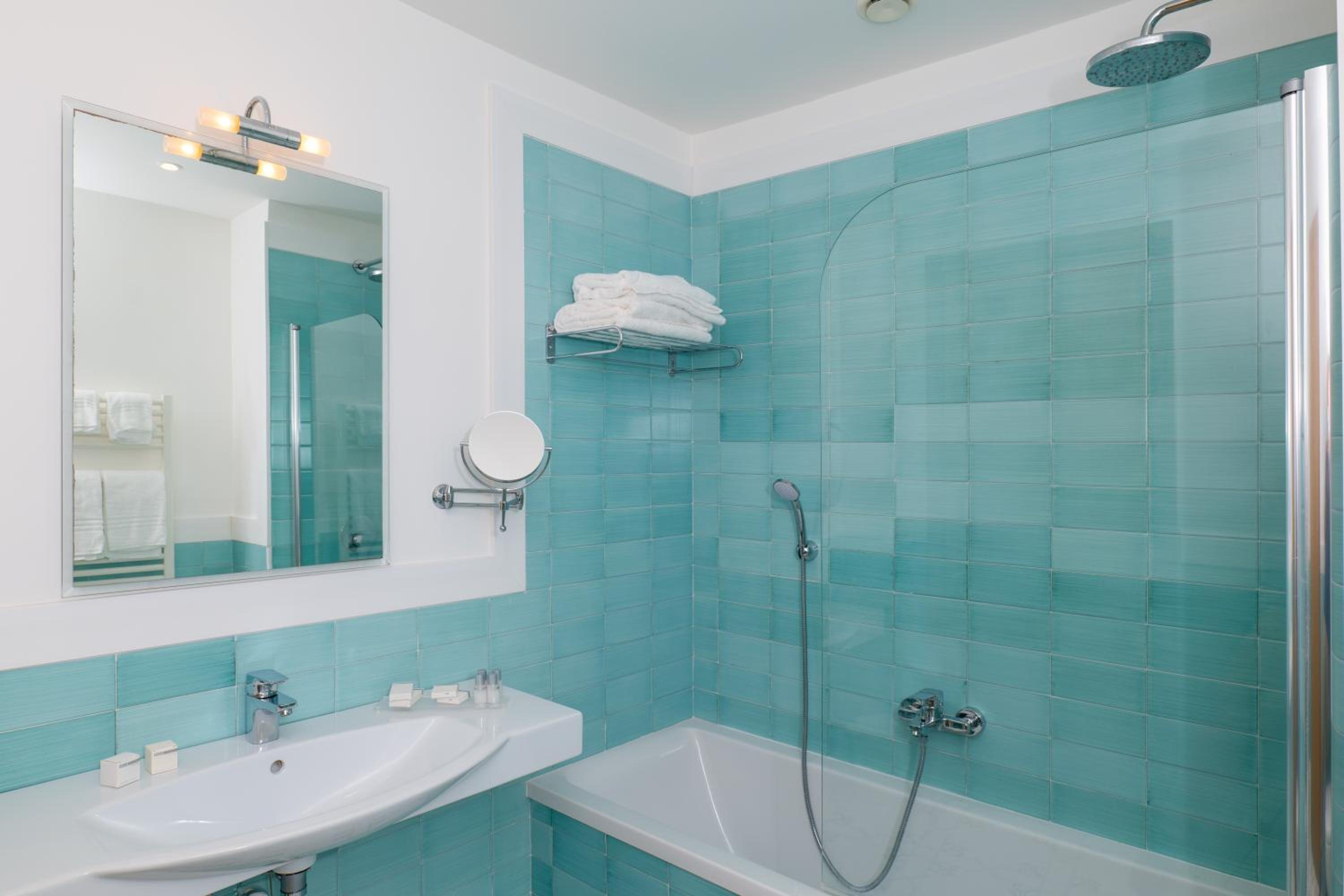 Standard Double or Twin Room with Balcony - Photo 4