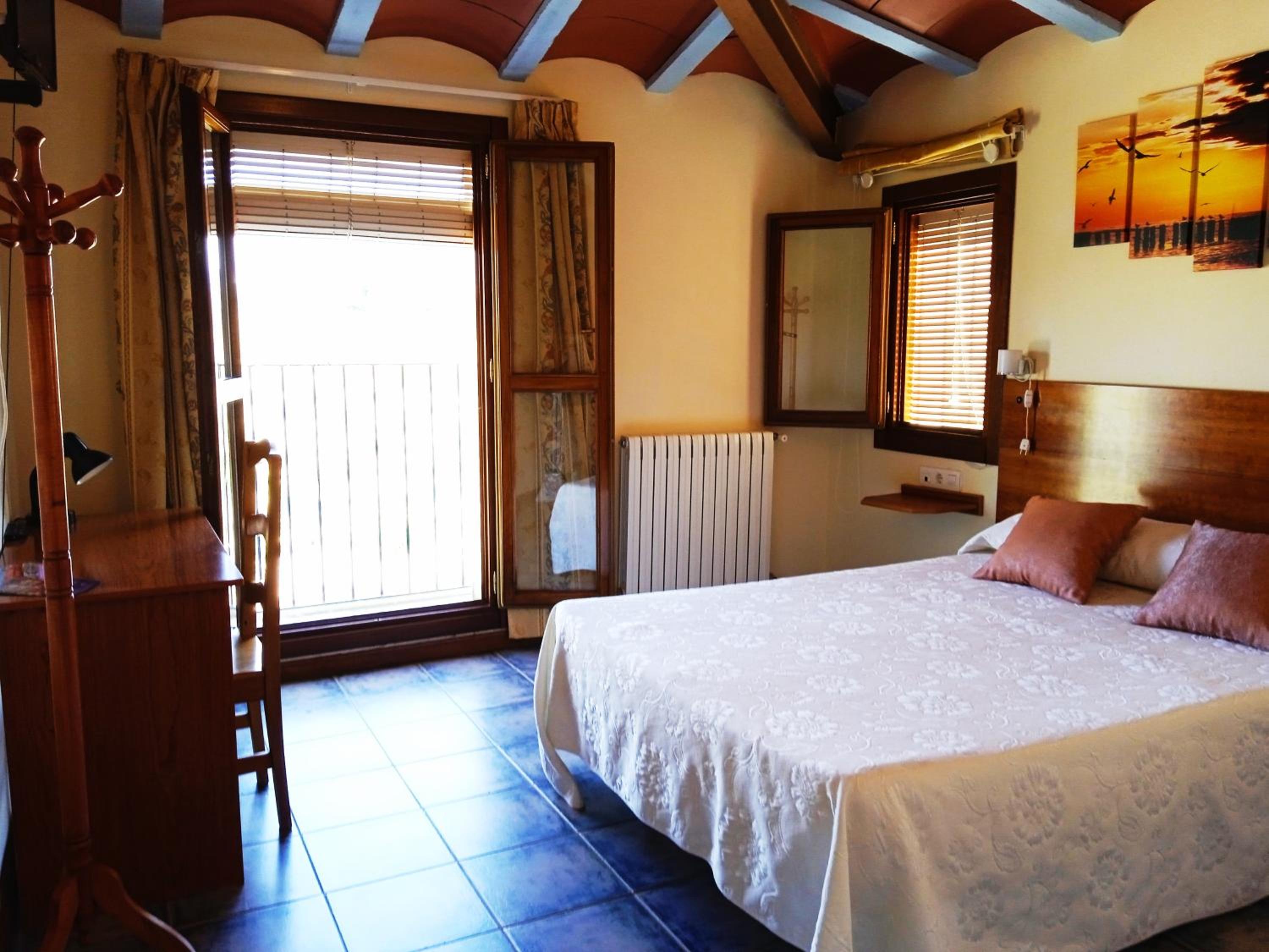 Double or Twin Room - Photo 4