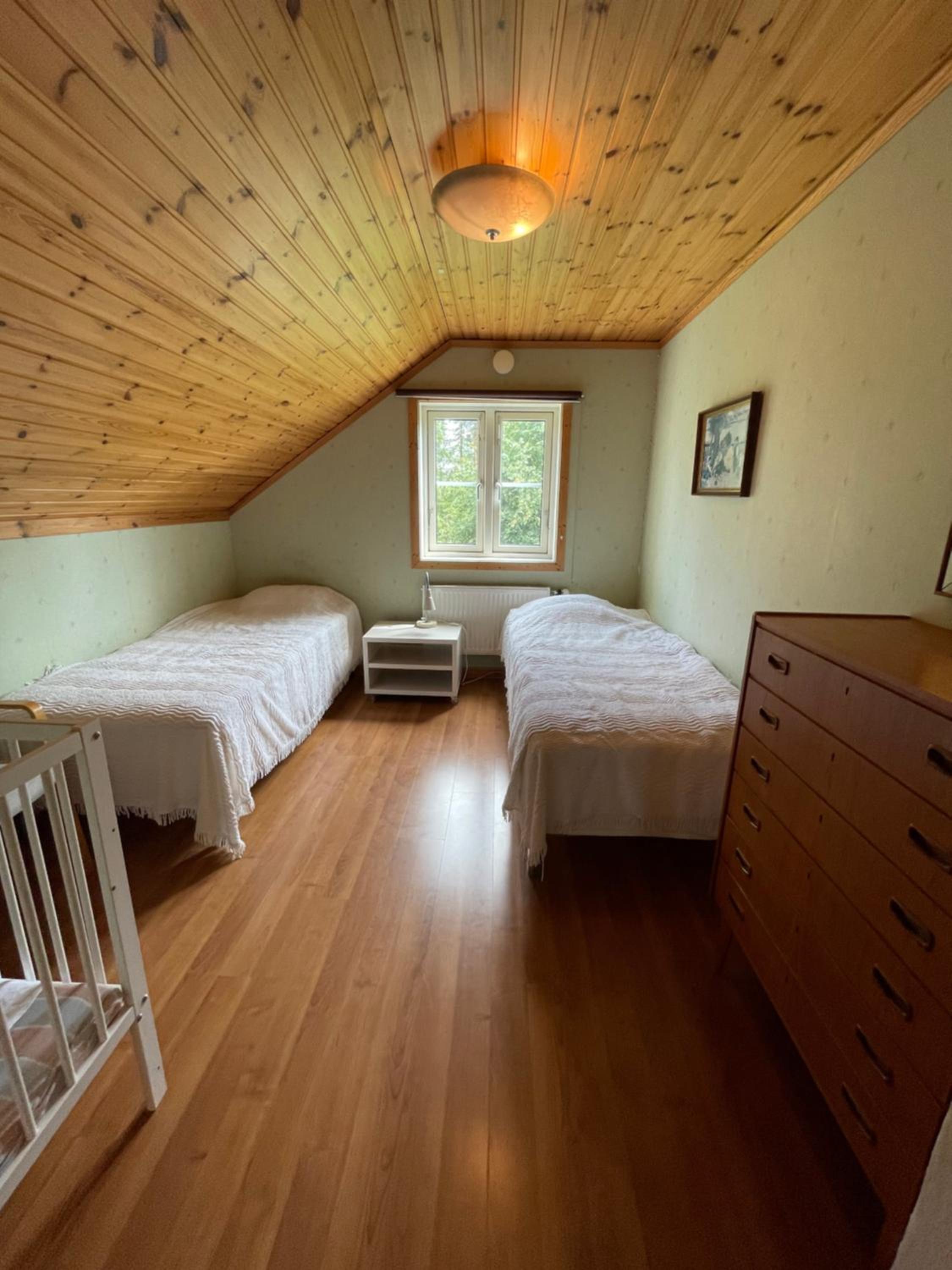 Four-Bedroom House - Photo 19