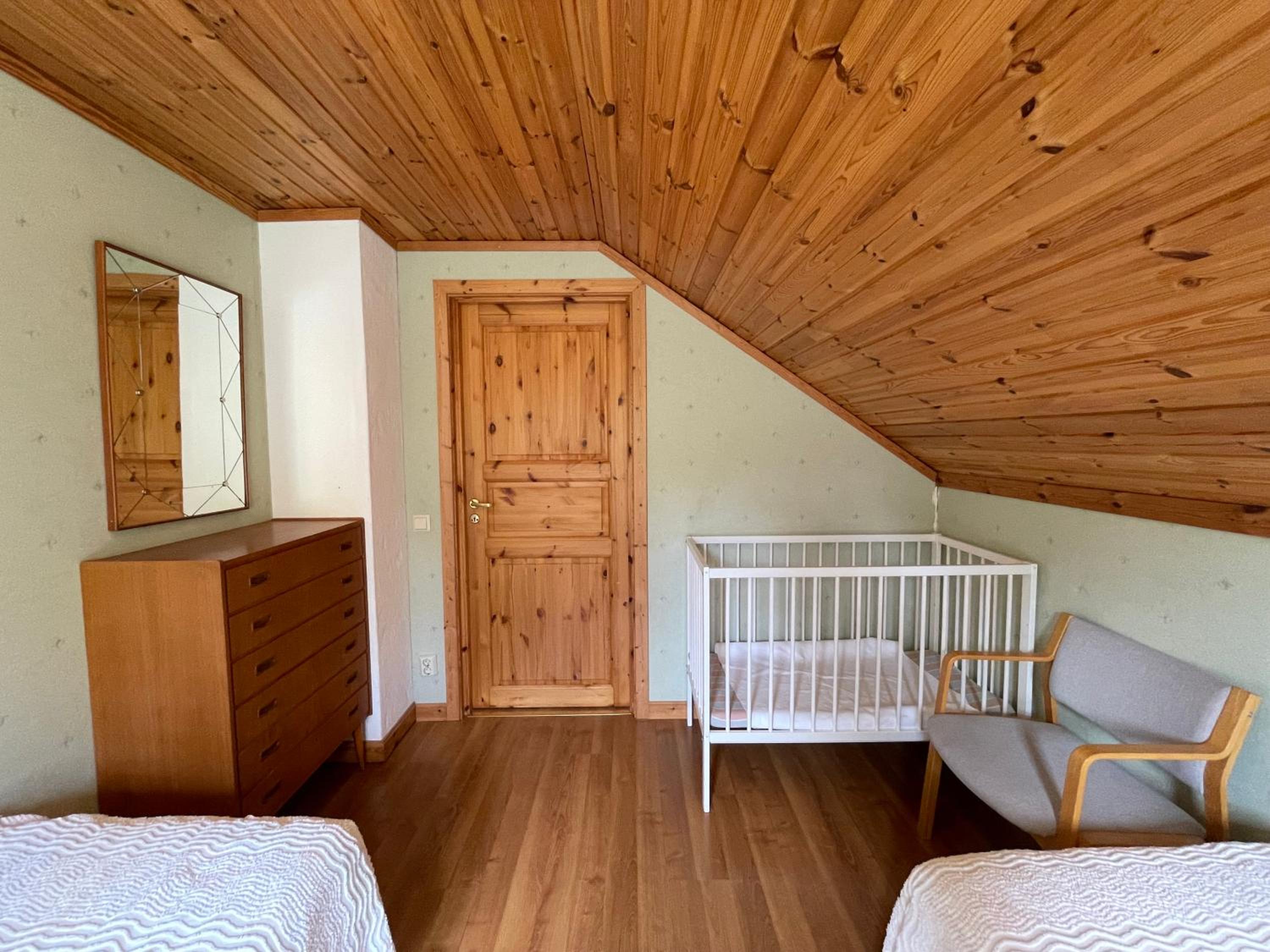 Four-Bedroom House - Photo 22