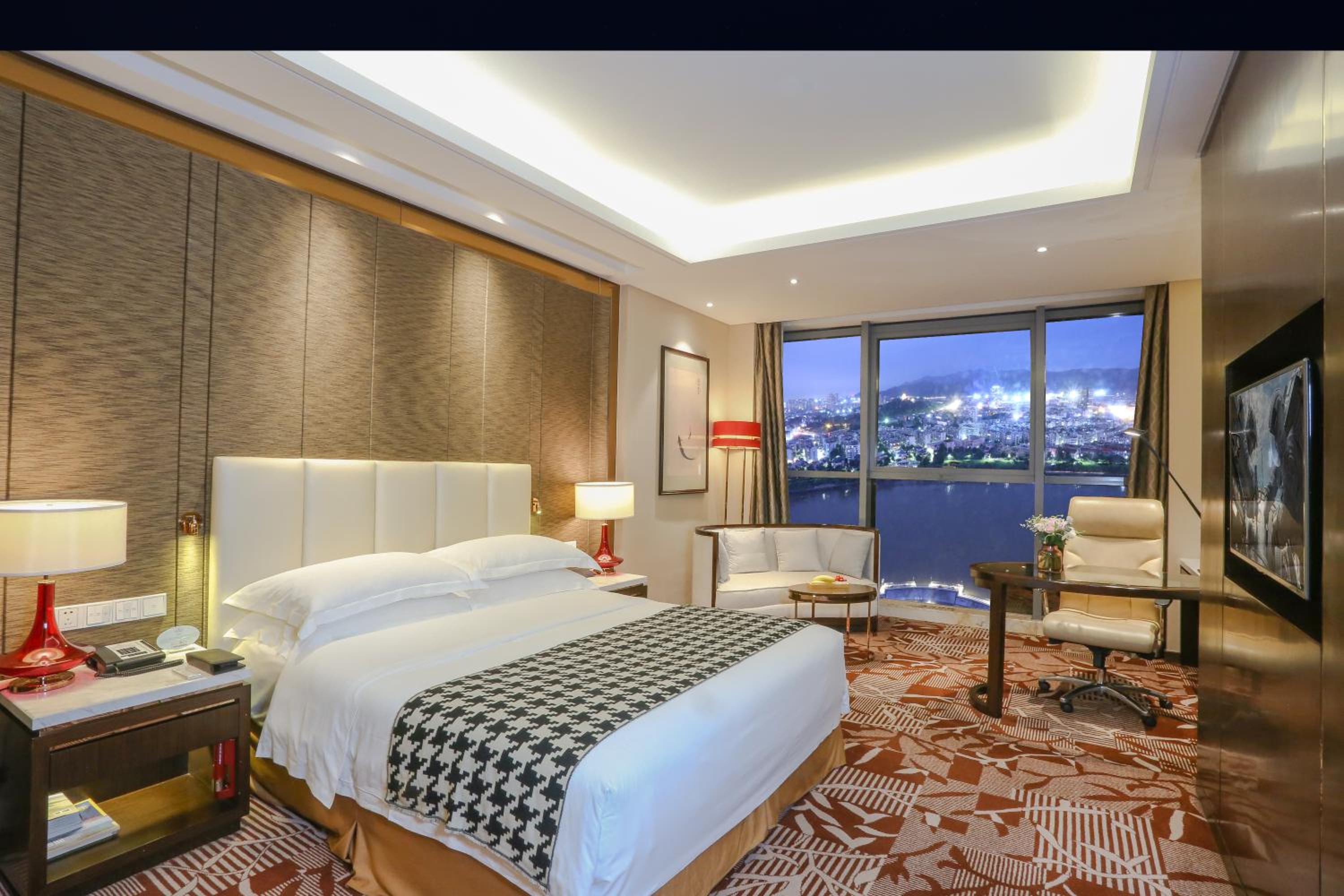 Executive Queen Room with River View