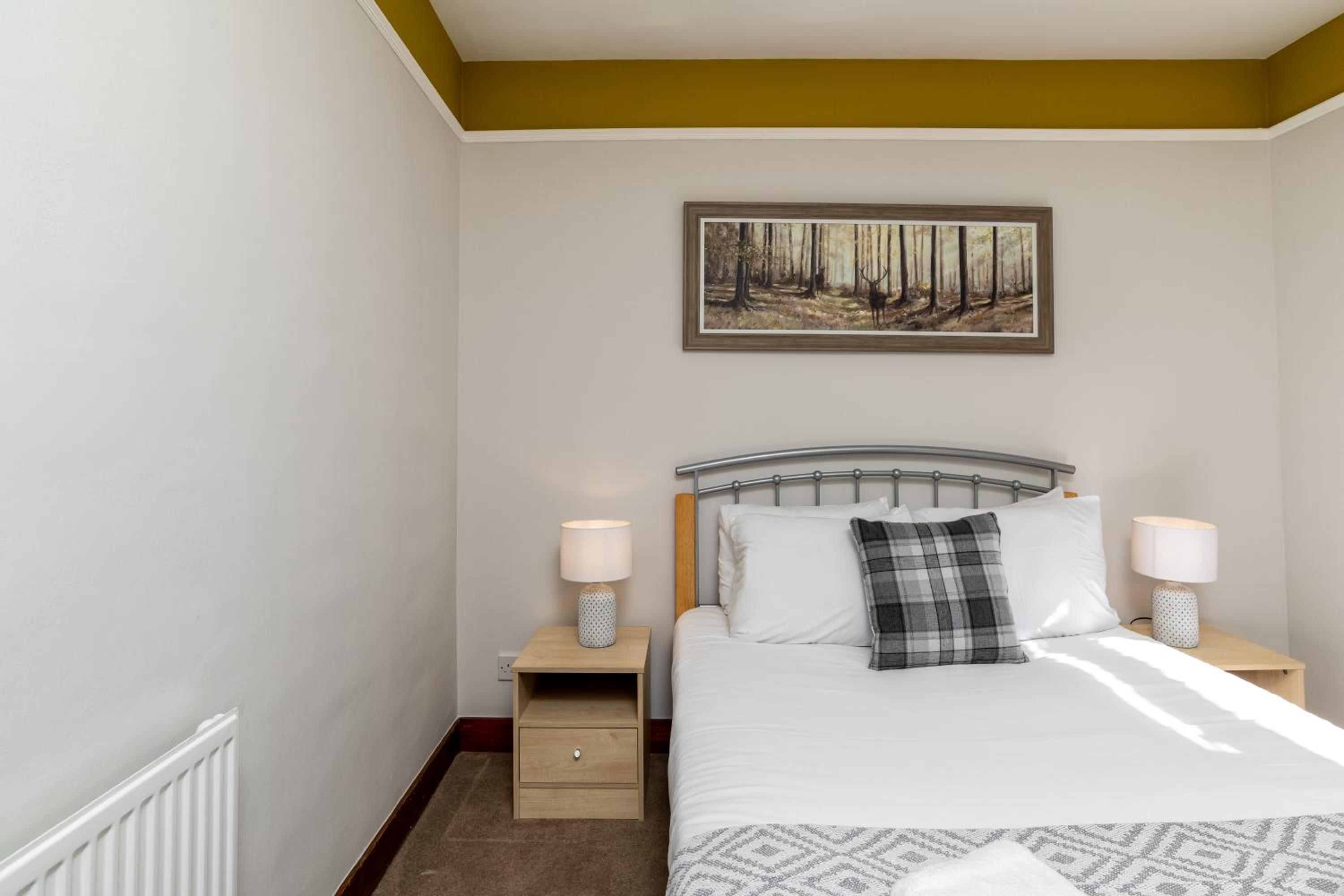 Three-Bedroom House - Photo 6