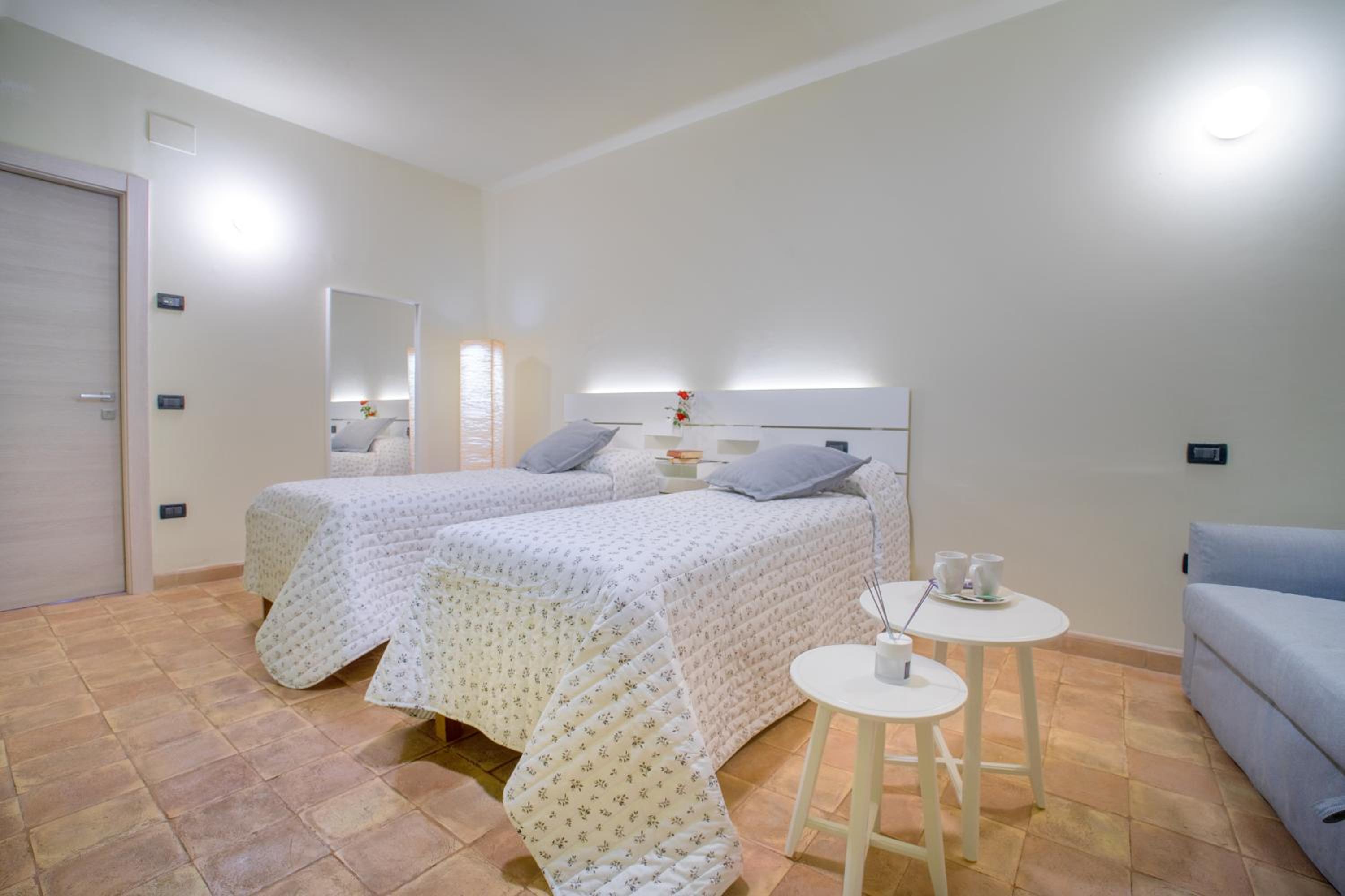Twin Room with Shower - Photo 2