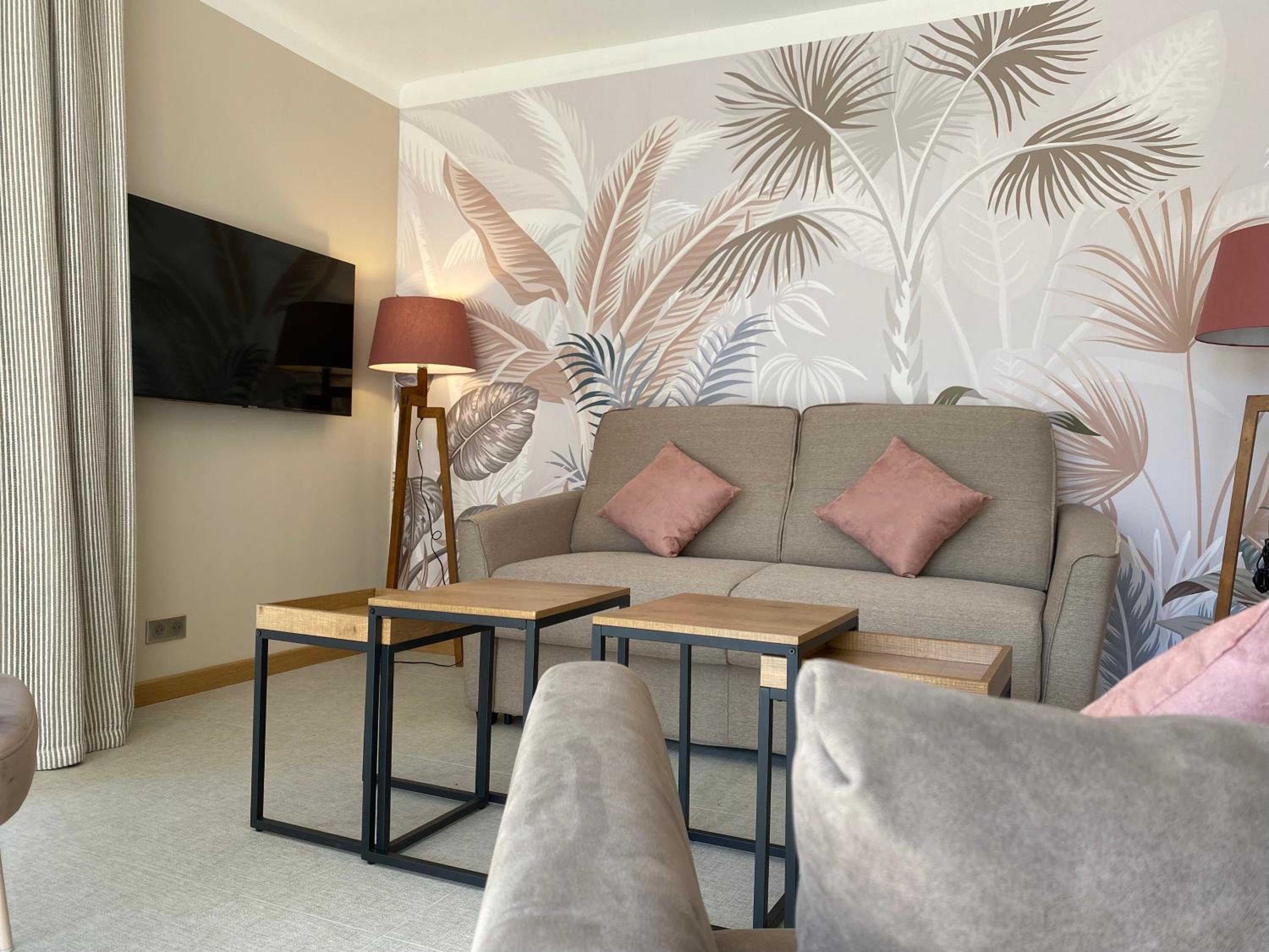 Executive Suite - Photo 1