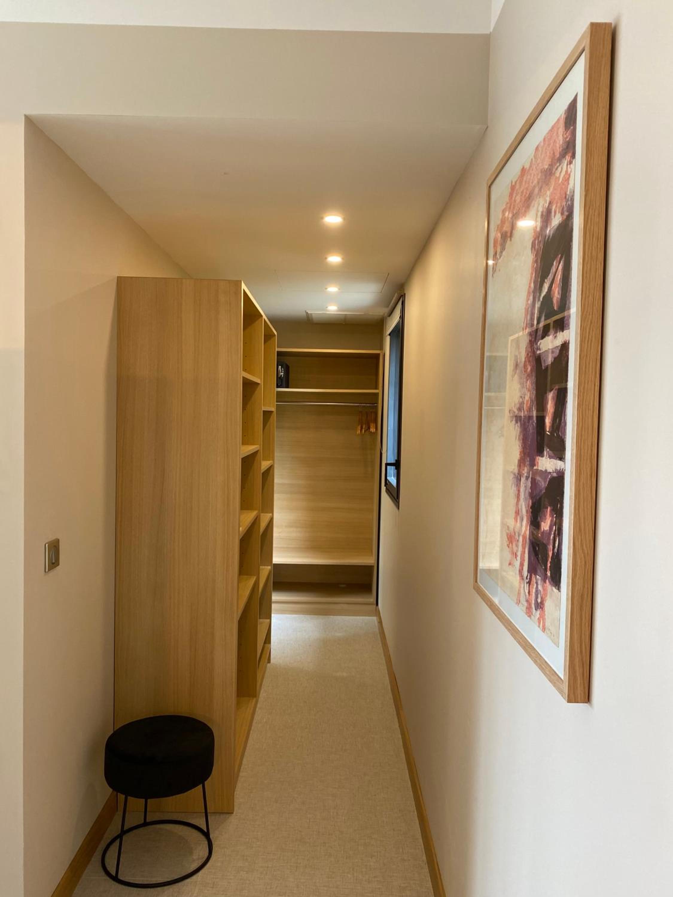 Executive Suite - Photo 6