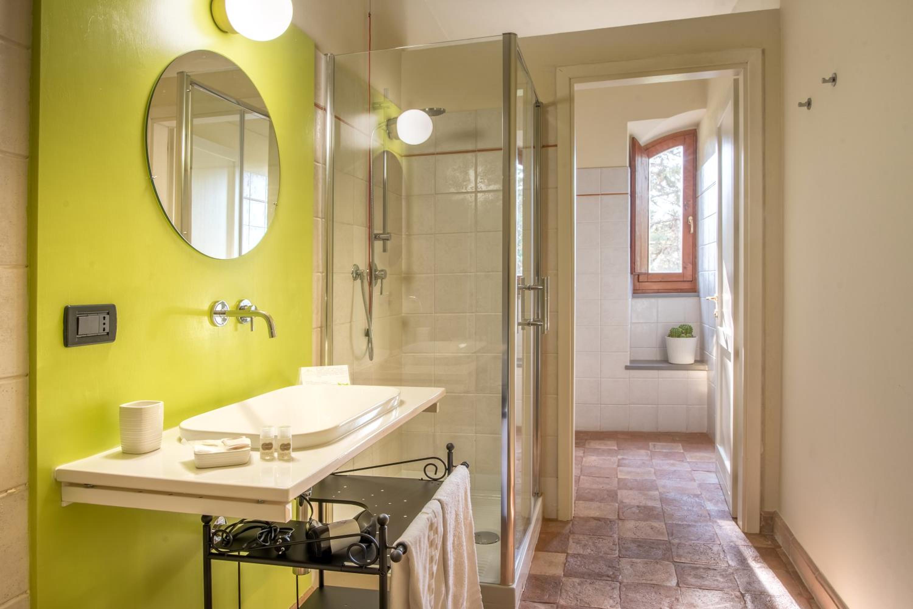 Twin Room with Shower - Photo 4