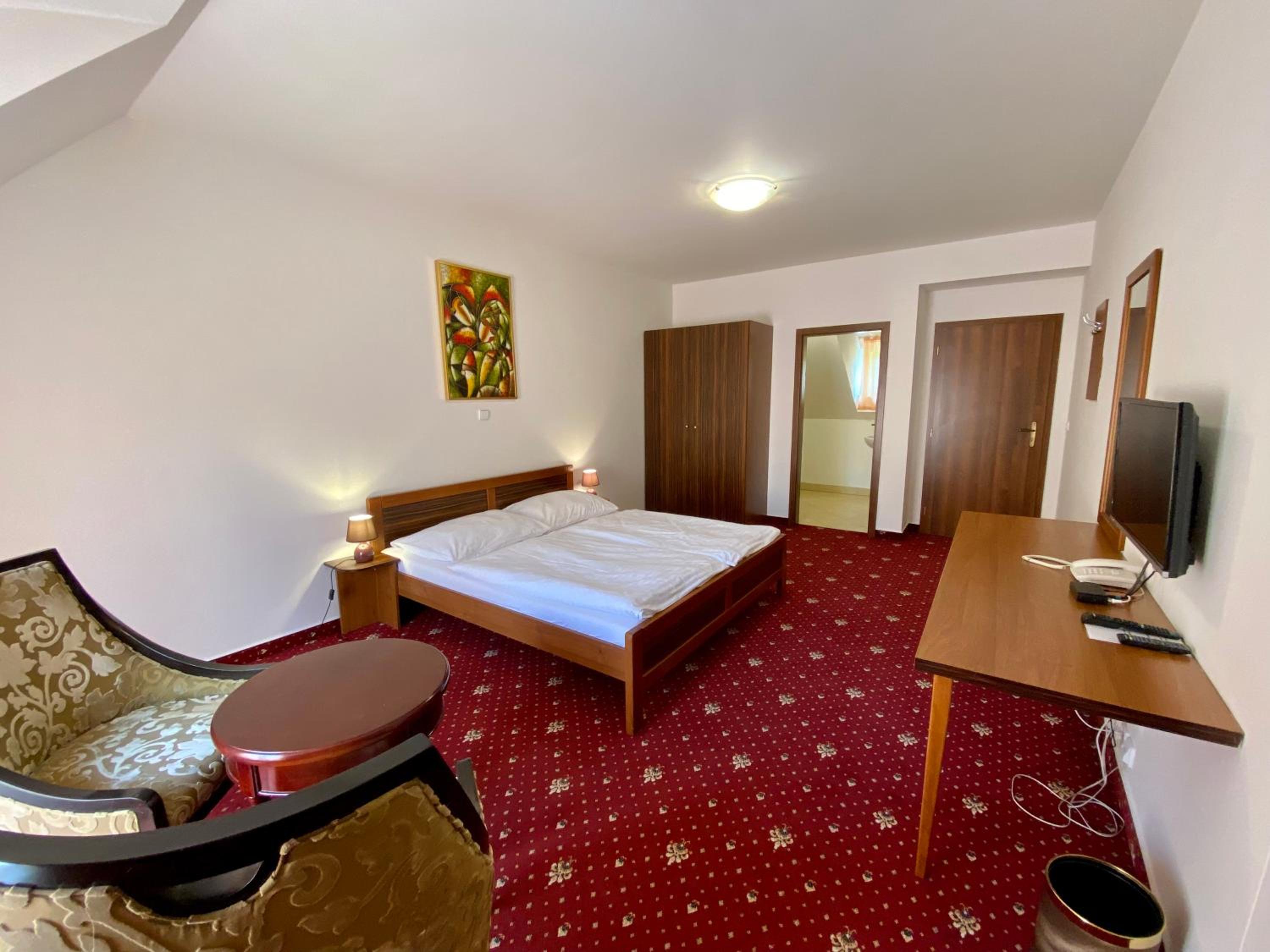 Economy Double Room photo 1