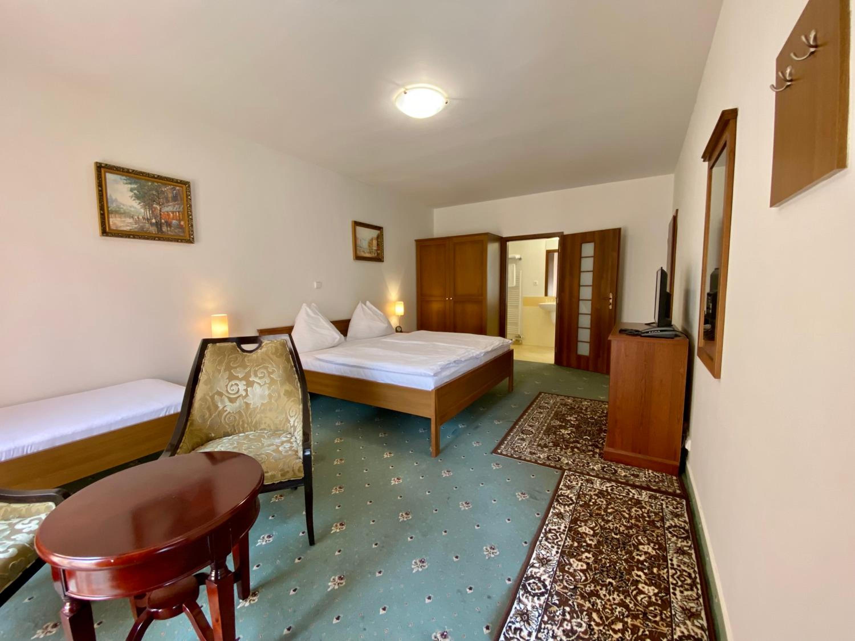 Basic Triple Room photo 1