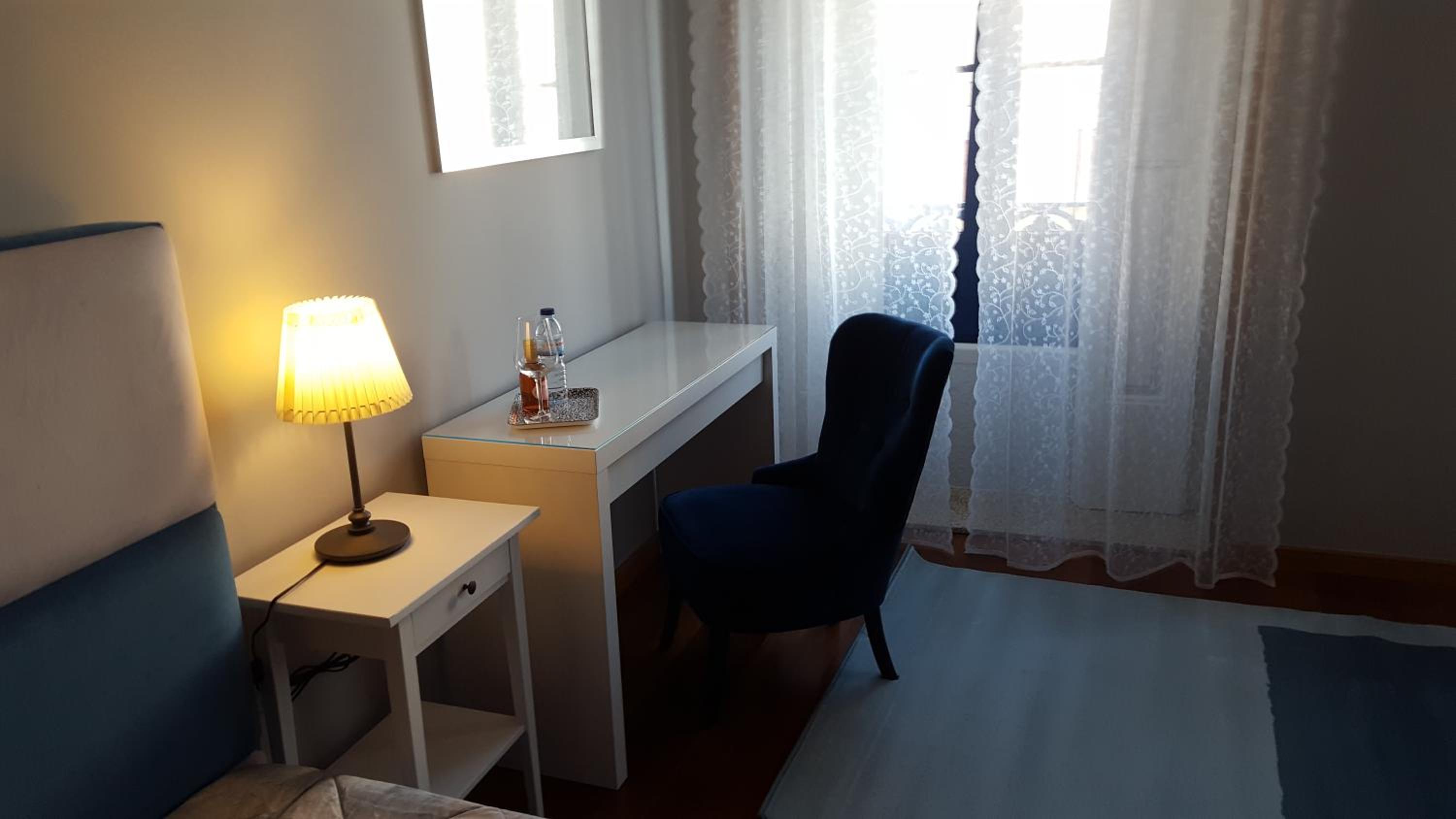 Large Double Room - Photo 10