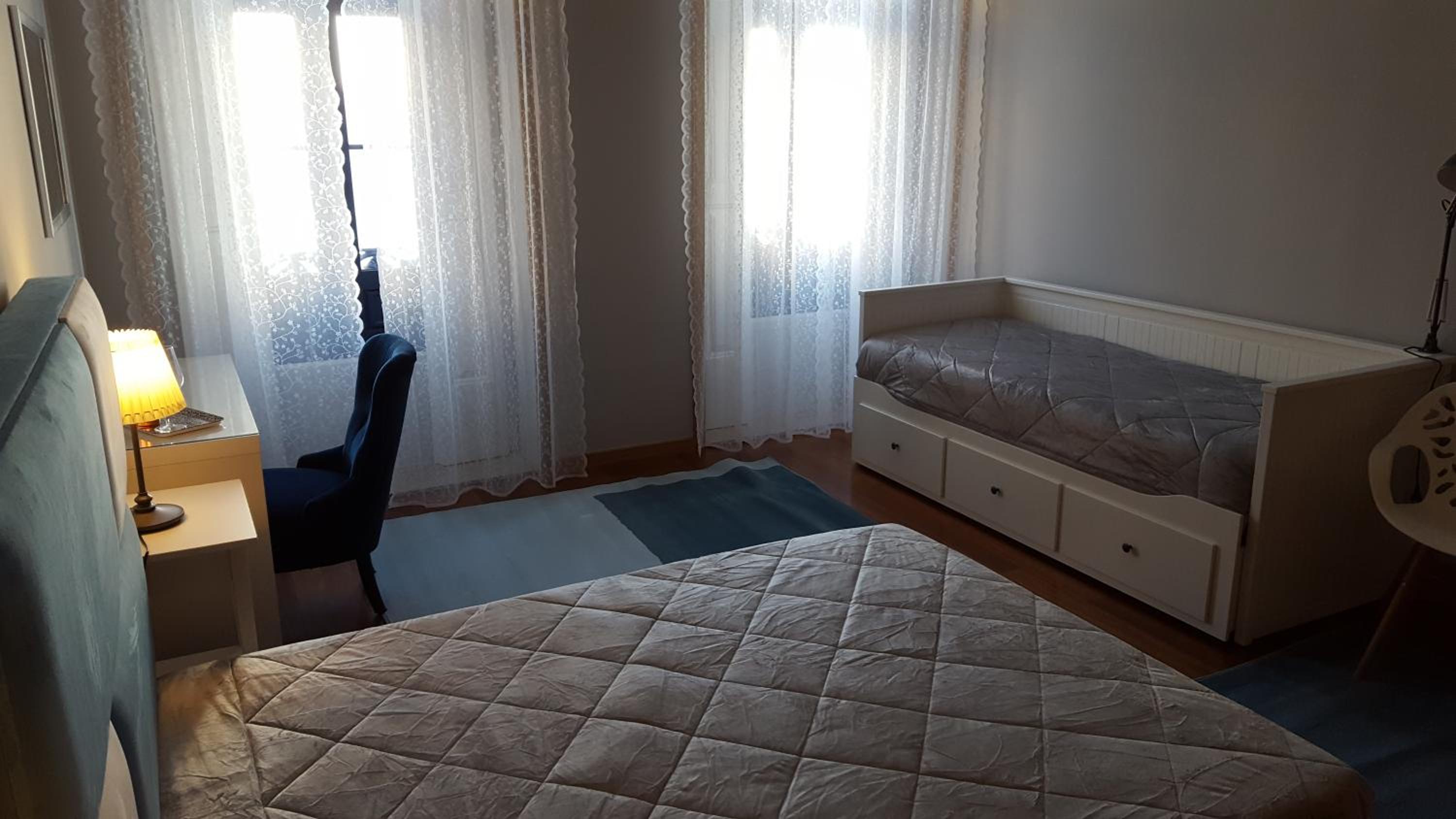 Large Double Room - Photo 8