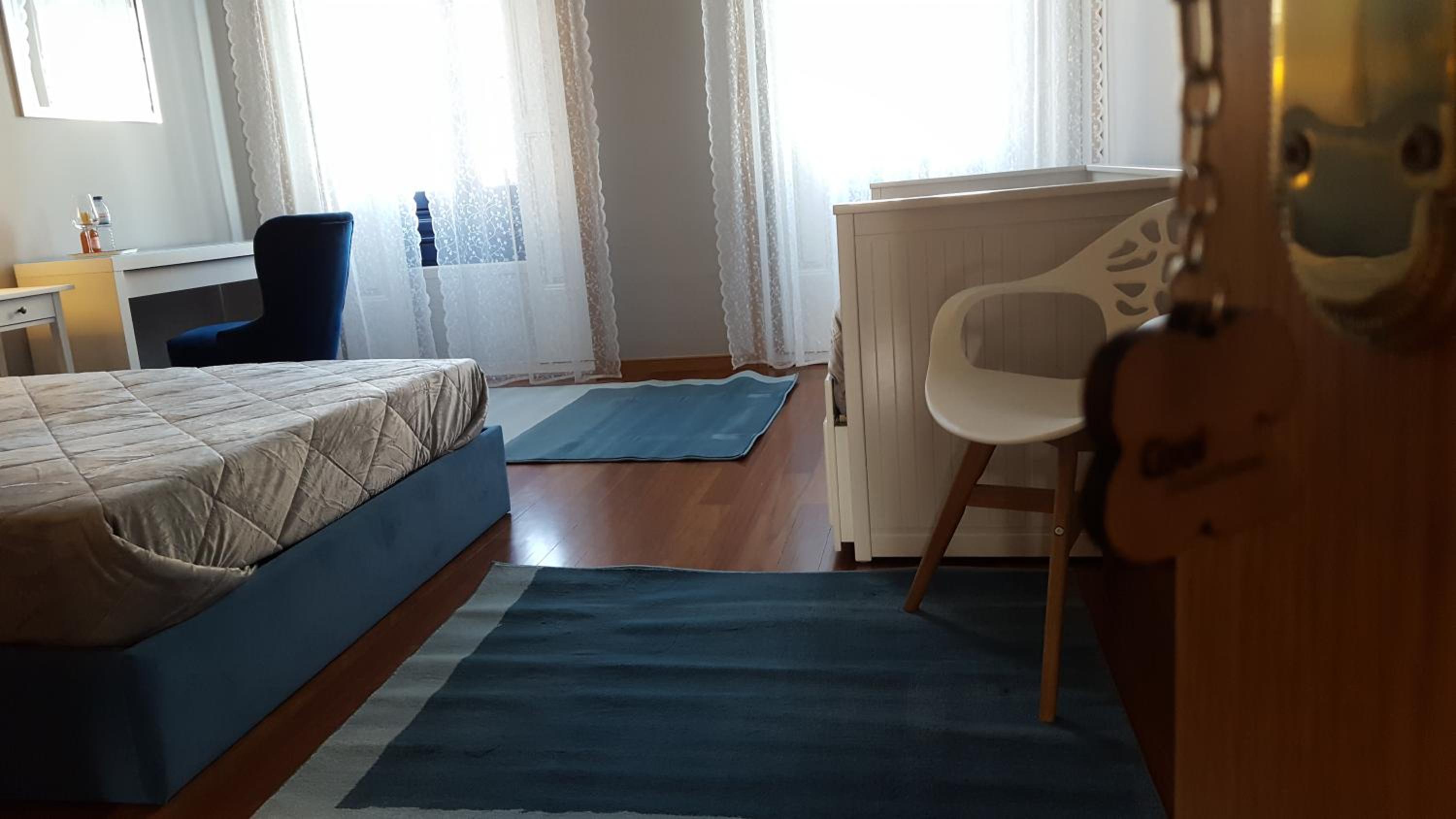 Large Double Room - Photo 7