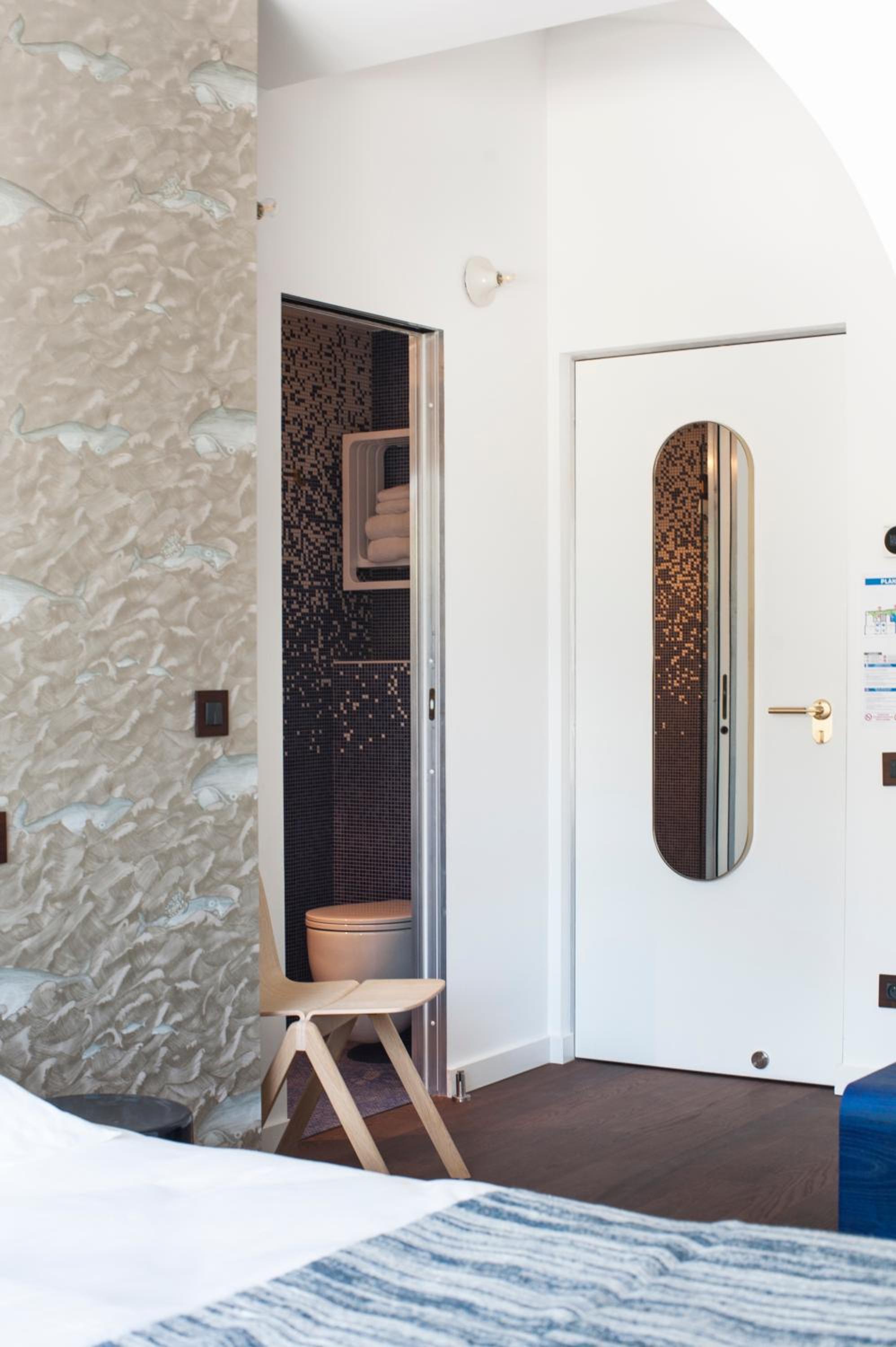 Double Room with Sea View thumbnail 5