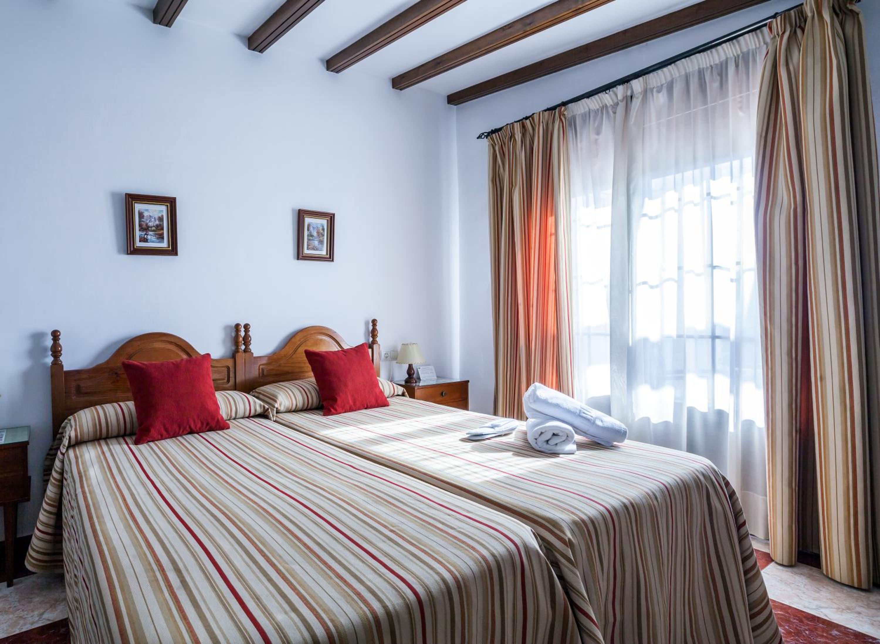 Double Room with Balcony - Photo 1