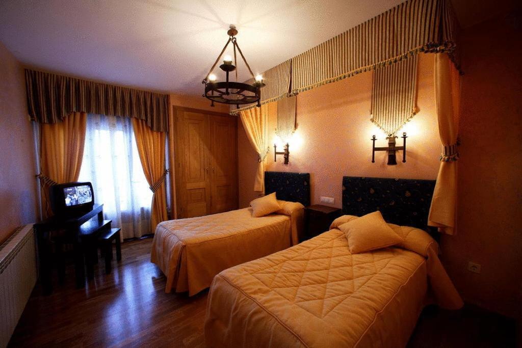 Double or Twin Room photo 3