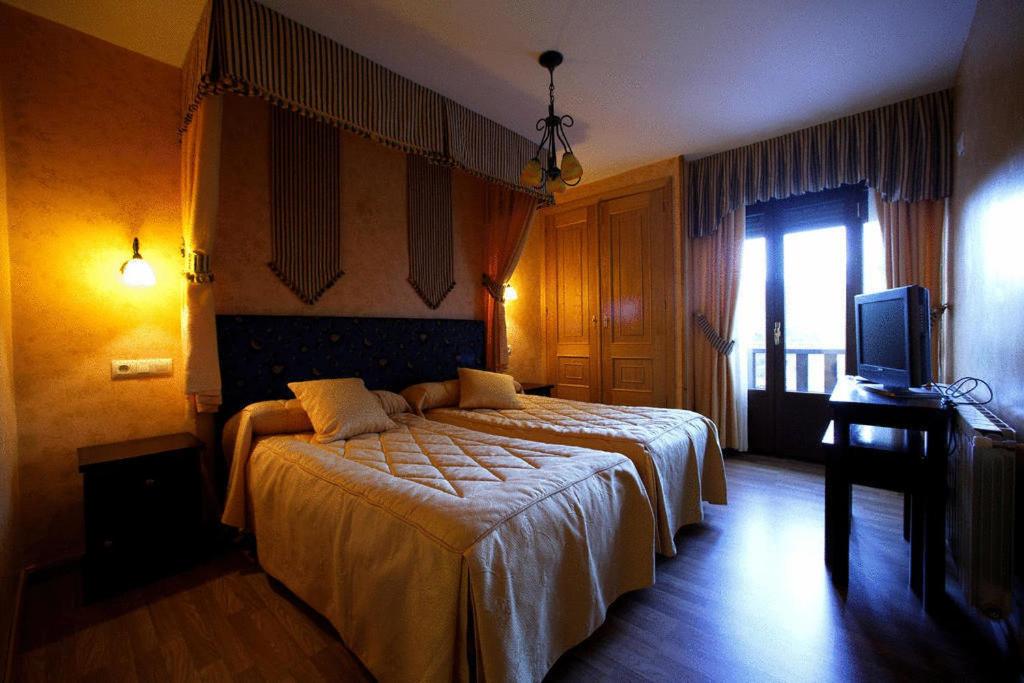Double or Twin Room photo 2