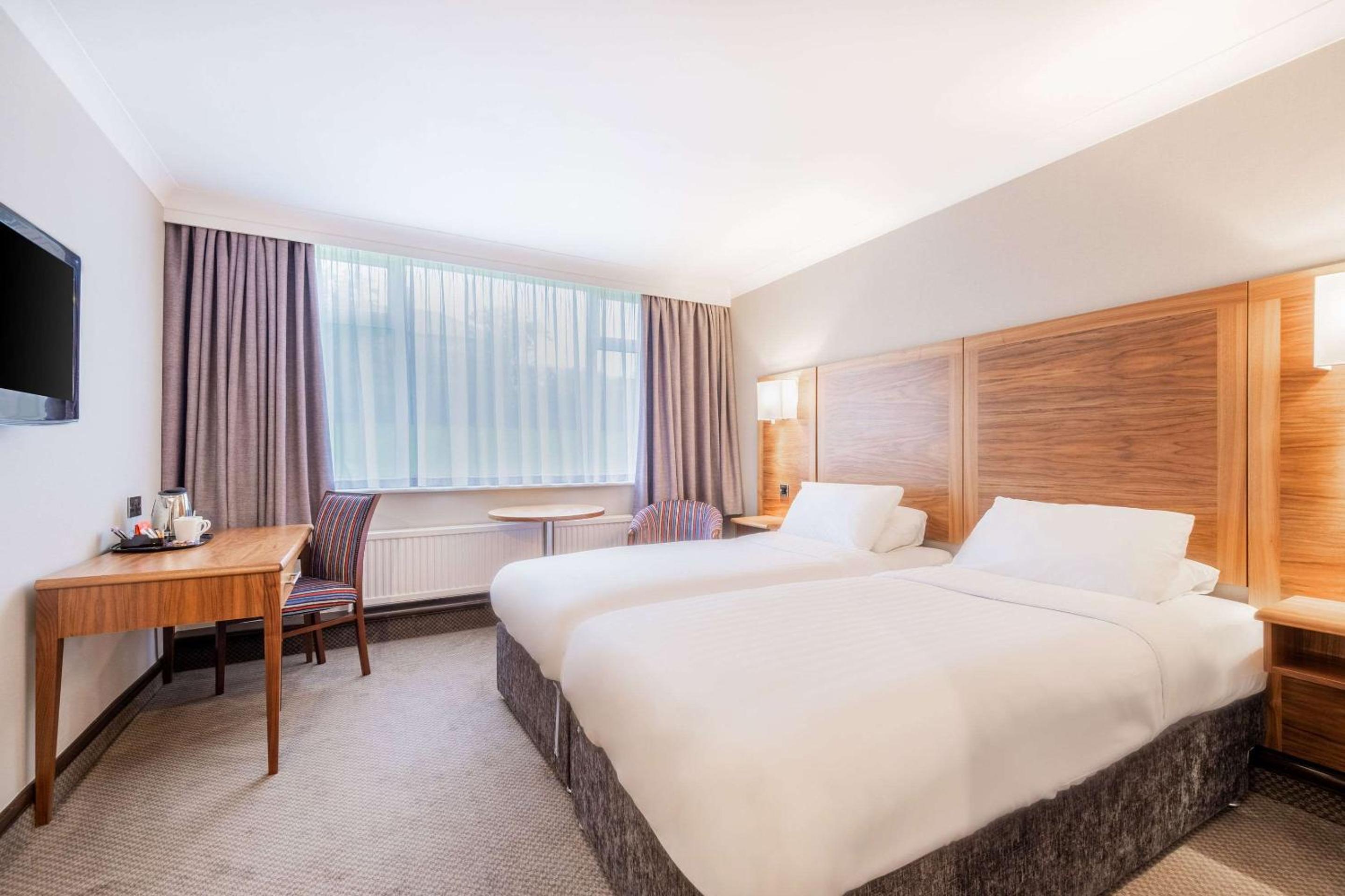 Twin Room - Non-Smoking - Photo 1