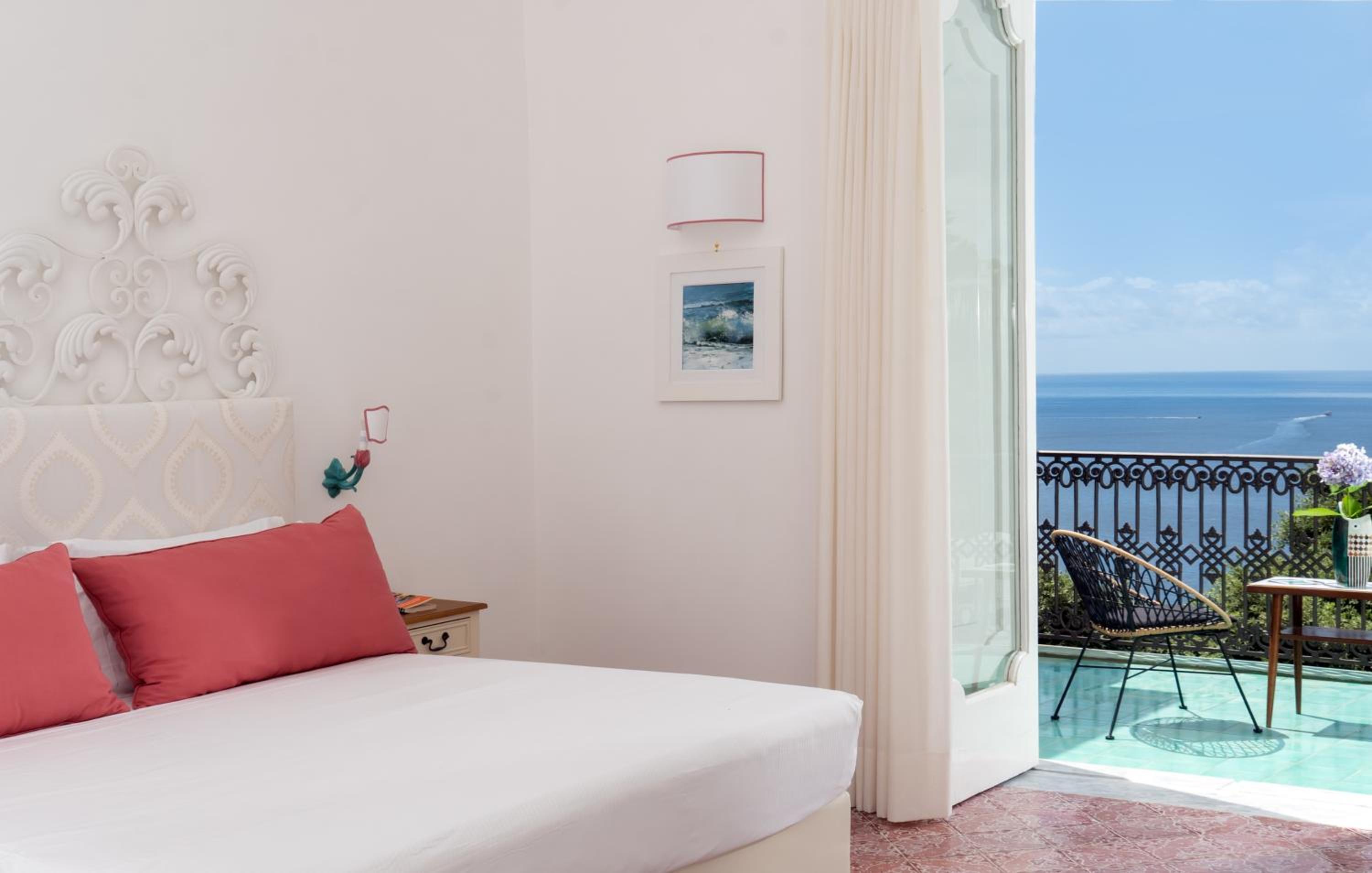 King Suite with Sea View- Separate Building photo 2