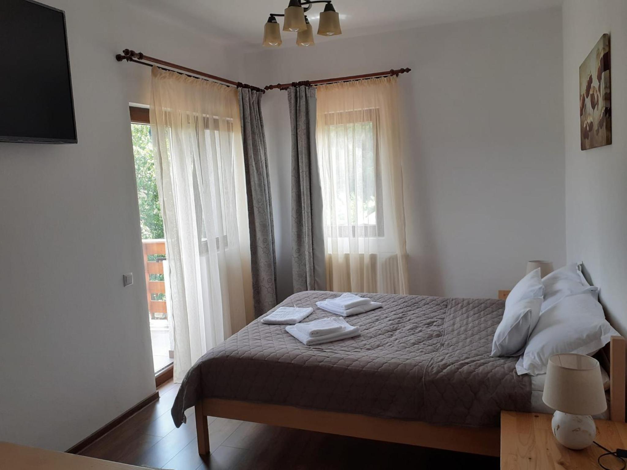 Six-Bedroom House photo 1