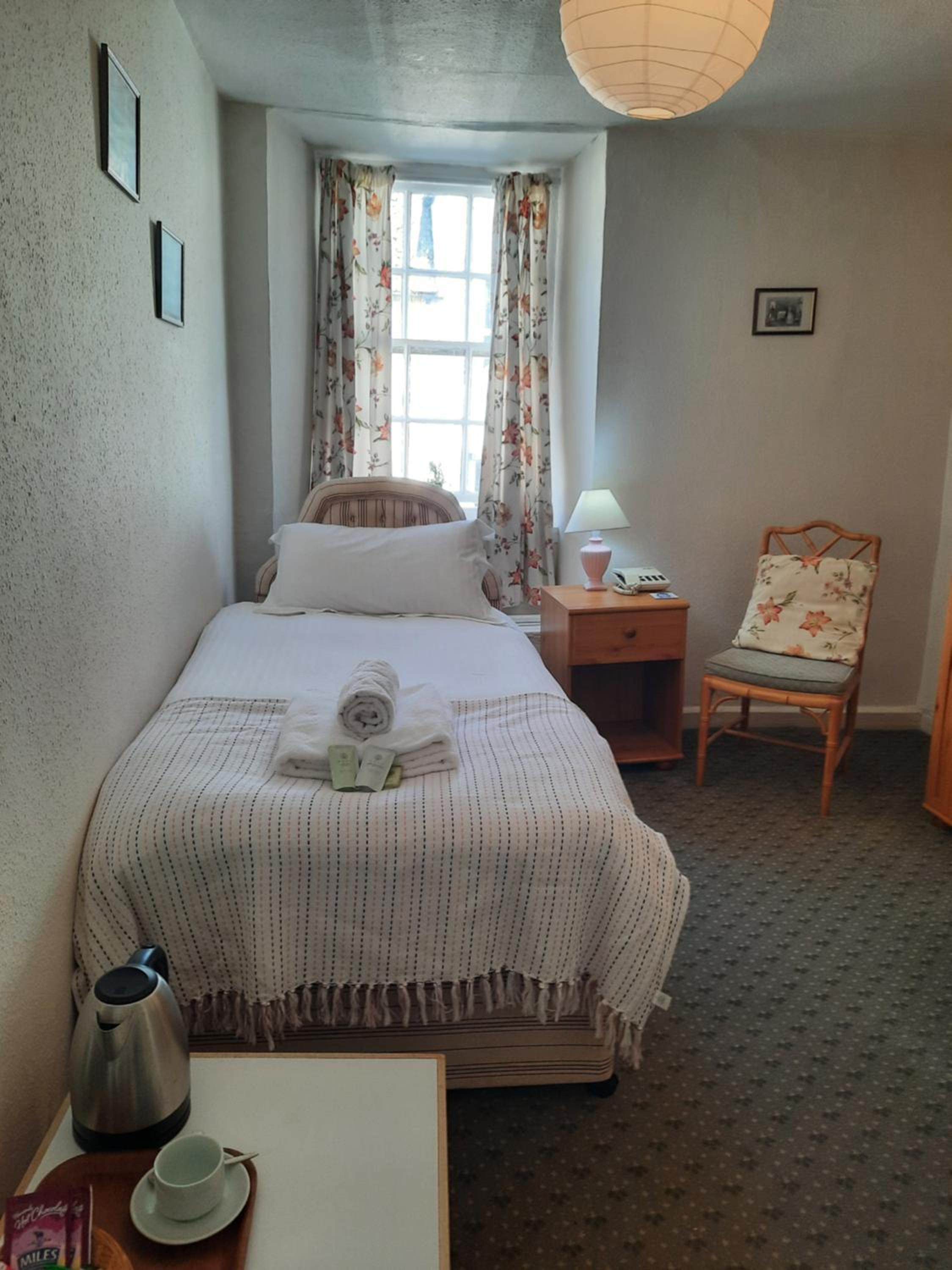 Single Room with Bathroom photo 1