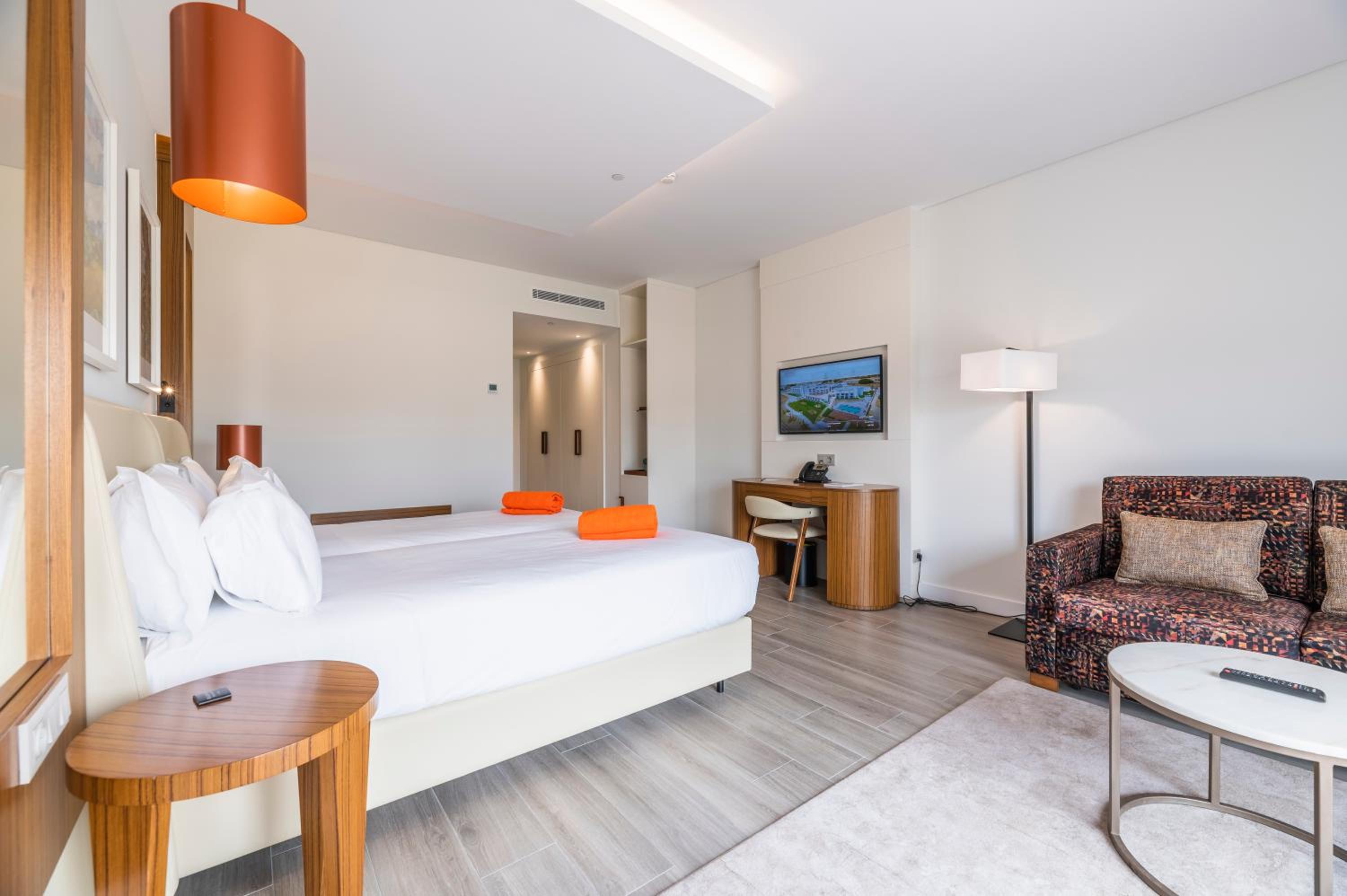 Premium Double or Twin Room - Photo 3