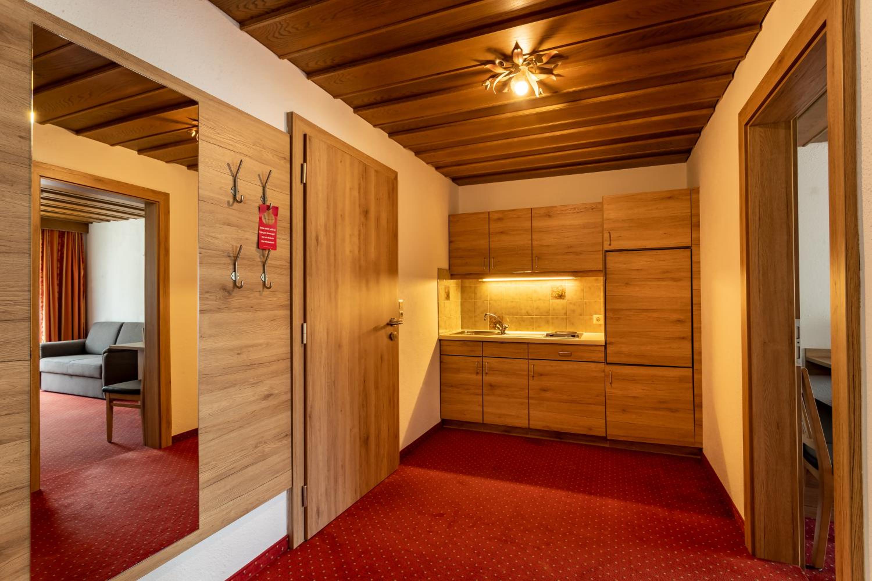 One-Bedroom Apartment - Photo 2